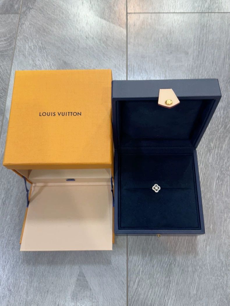 Louis Vuitton Louis Vuitton Four Leaf Clover Diamond Ring Size ONE SIZE - 1 Thumbnail