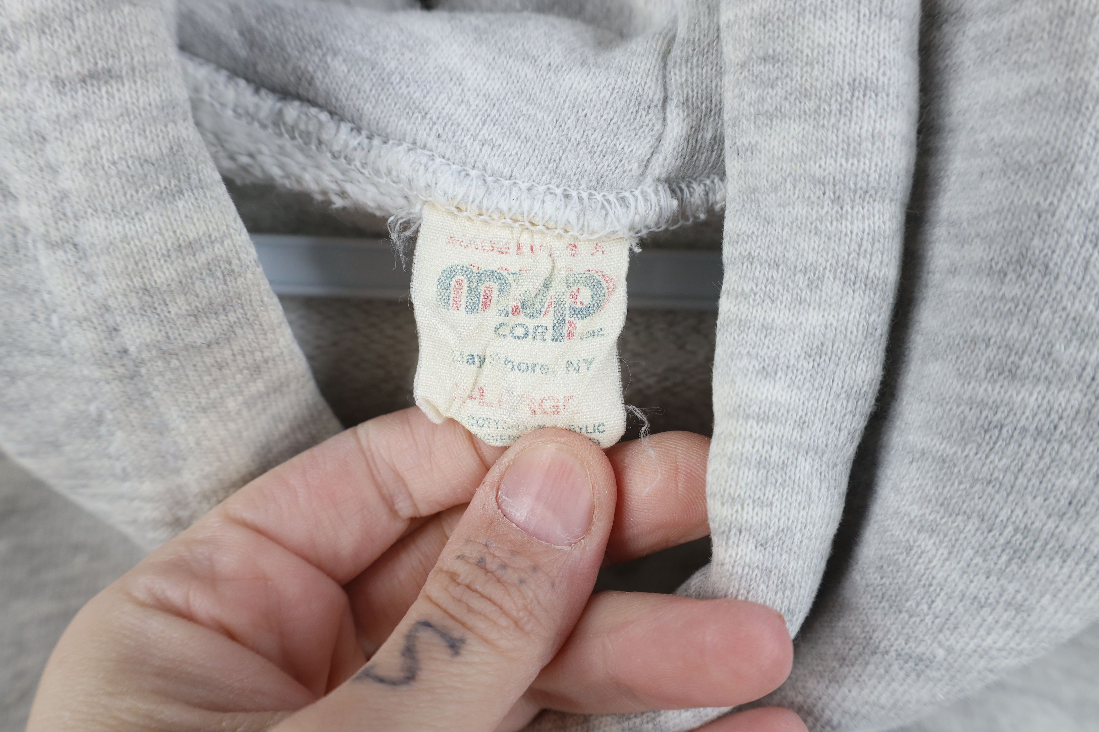 Vintage Vintage 90s Notre Dame University Hoodie Sweatshirt Gray USA Size US XL / EU 56 / 4 - 9 Thumbnail