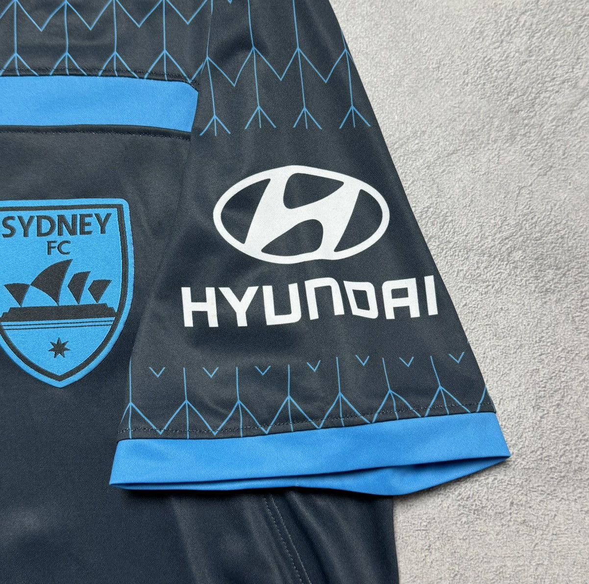 Under Armour Sydney 2019/21 Third Shirt Jersey Under Armour #9 Le Fondre Size US M / EU 48-50 / 2 - 15 Thumbnail