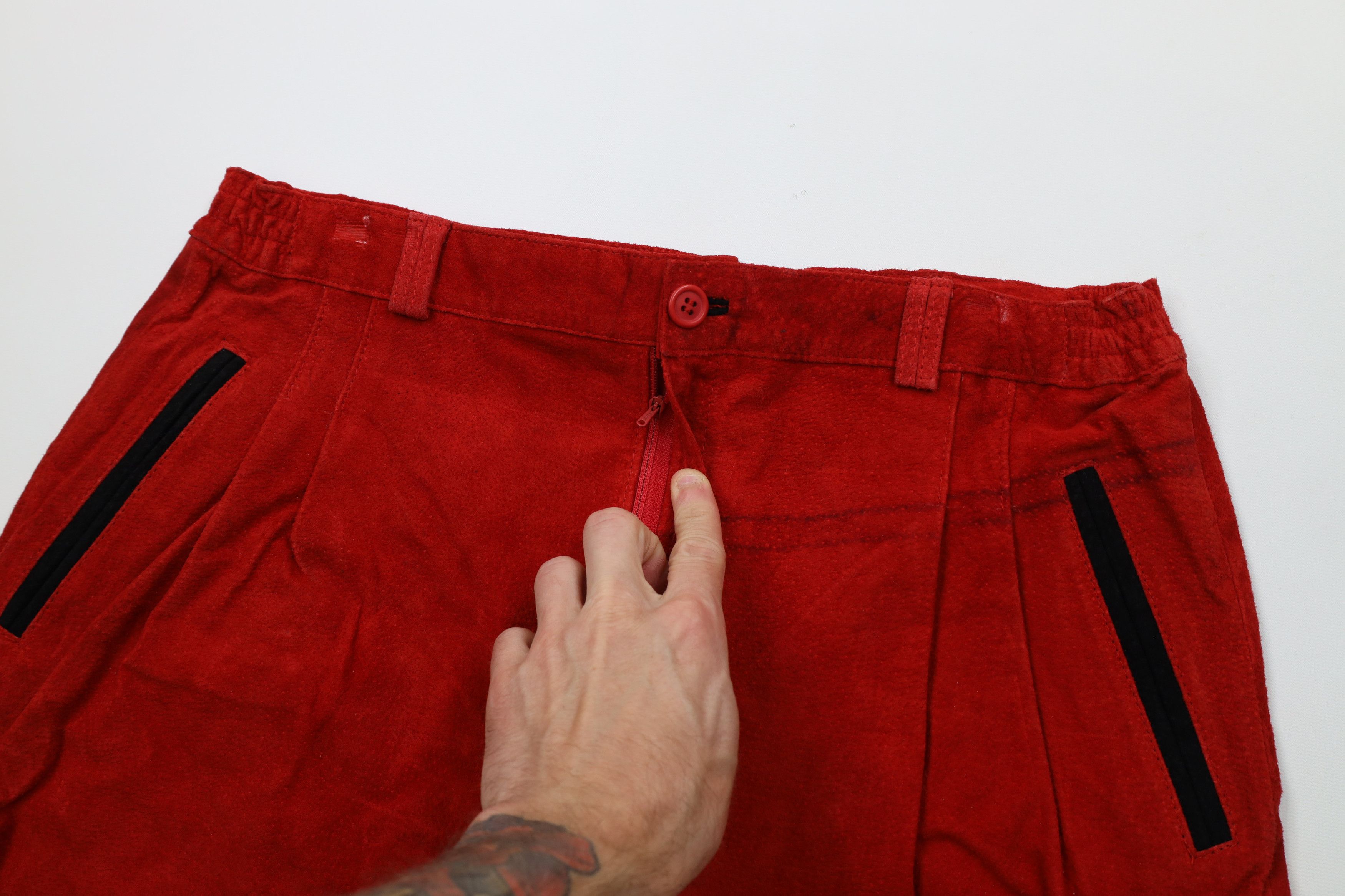 Vintage Vintage 90s Streetwear Pleated Suede Leather Shorts Red Size US 36 / EU 52 - 6 Thumbnail