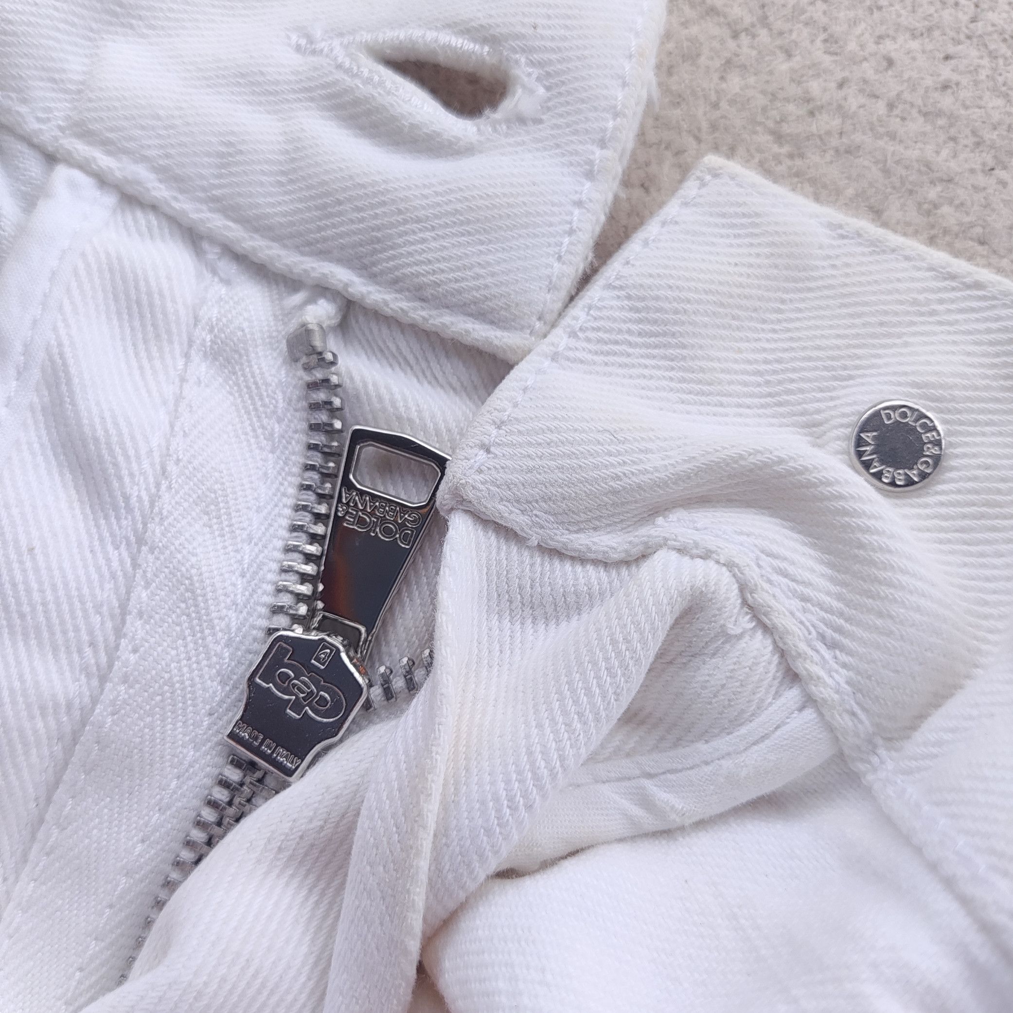 Dolce & Gabbana D&G Logo Plaque Distressed White Jeans Size US 30 / EU 46 - 8 Thumbnail