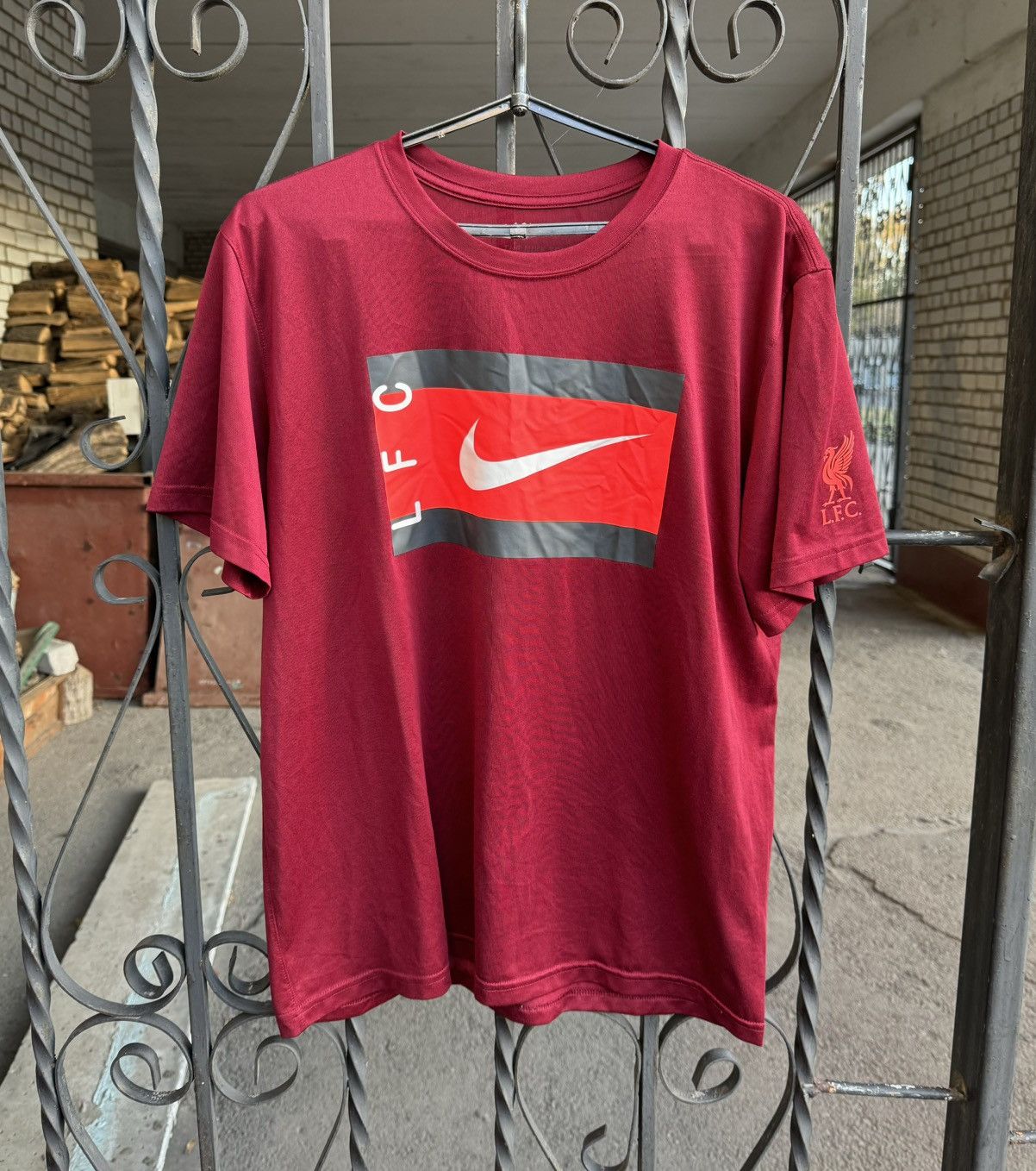 Nike Nike Liverpool Training Shirt Jersey Size US L / EU 52-54 / 3 - 1 Thumbnail