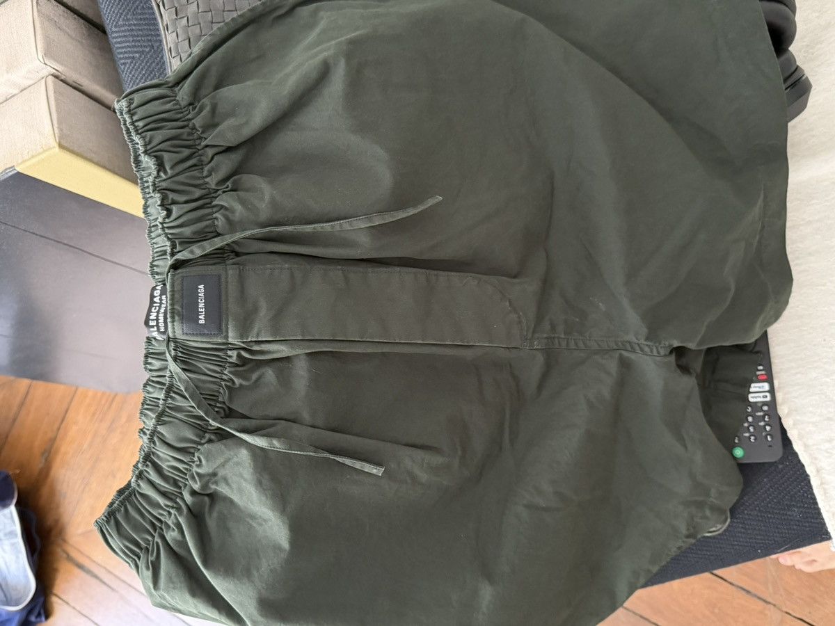 Balenciaga Short Balenciaga kaki Size US 31 - 5 Thumbnail