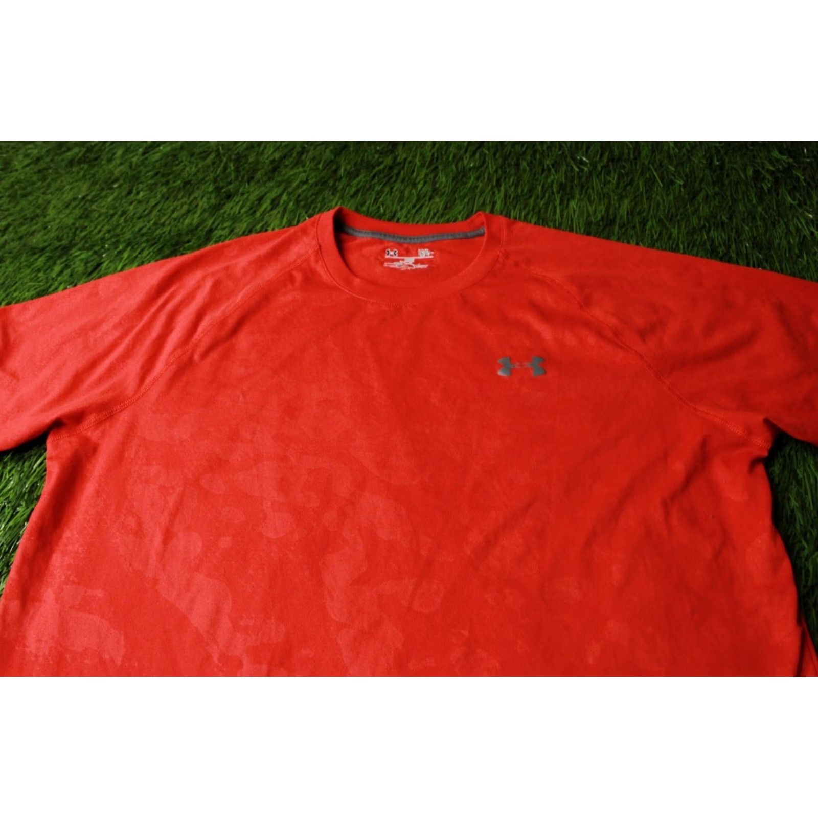 Under Armour UNDER ARMOUR HEATGEAR T-Shirt Men Jersey 2014 L Red CrossFit Short Sleeve Shirt Compression Mens Size US L / EU 52-54 / 3 - 2 Thumbnail