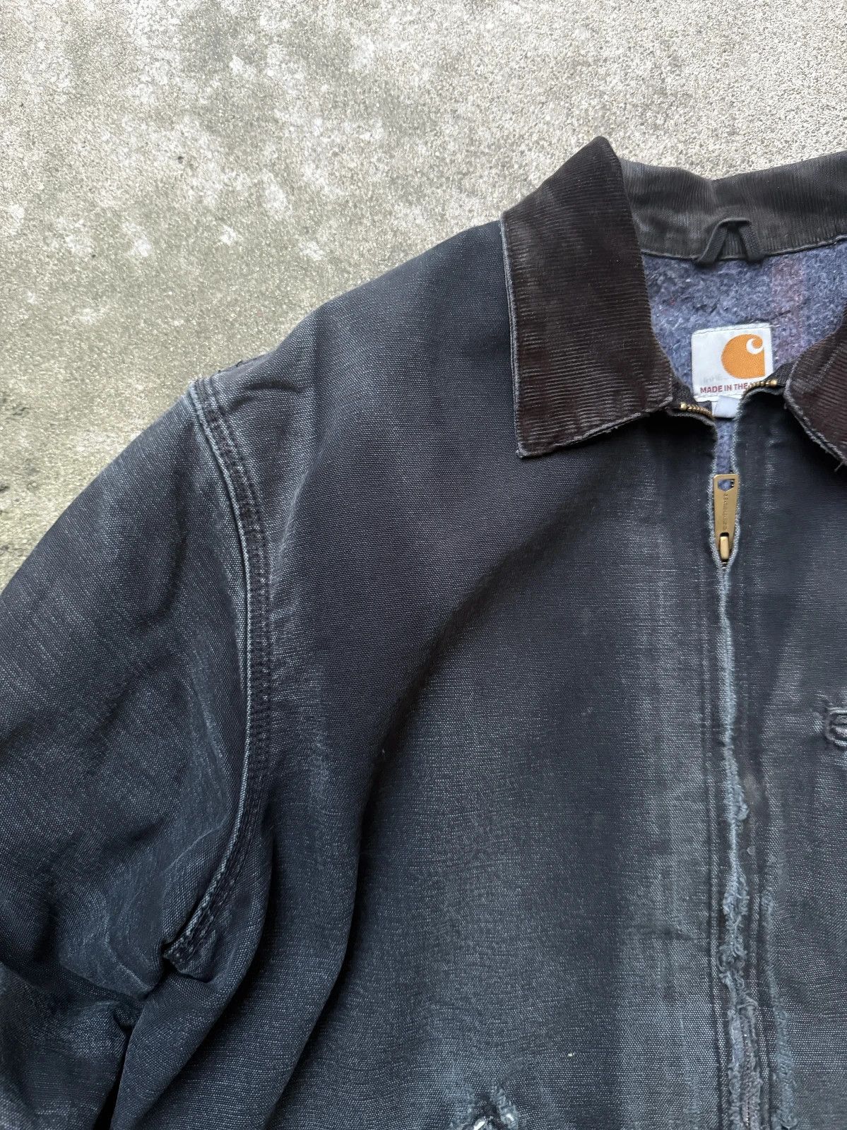 Carhartt vtg carhartt Detroit Jacket Navy faded thrashed distressed Size US XL / EU 56 / 4 - 4 Thumbnail