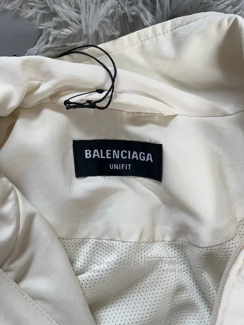 Balenciaga Balenciaga Beige Padded Shoulder Retro Coach Jacket Size US L / EU 52-54 / 3 - 2 Thumbnail