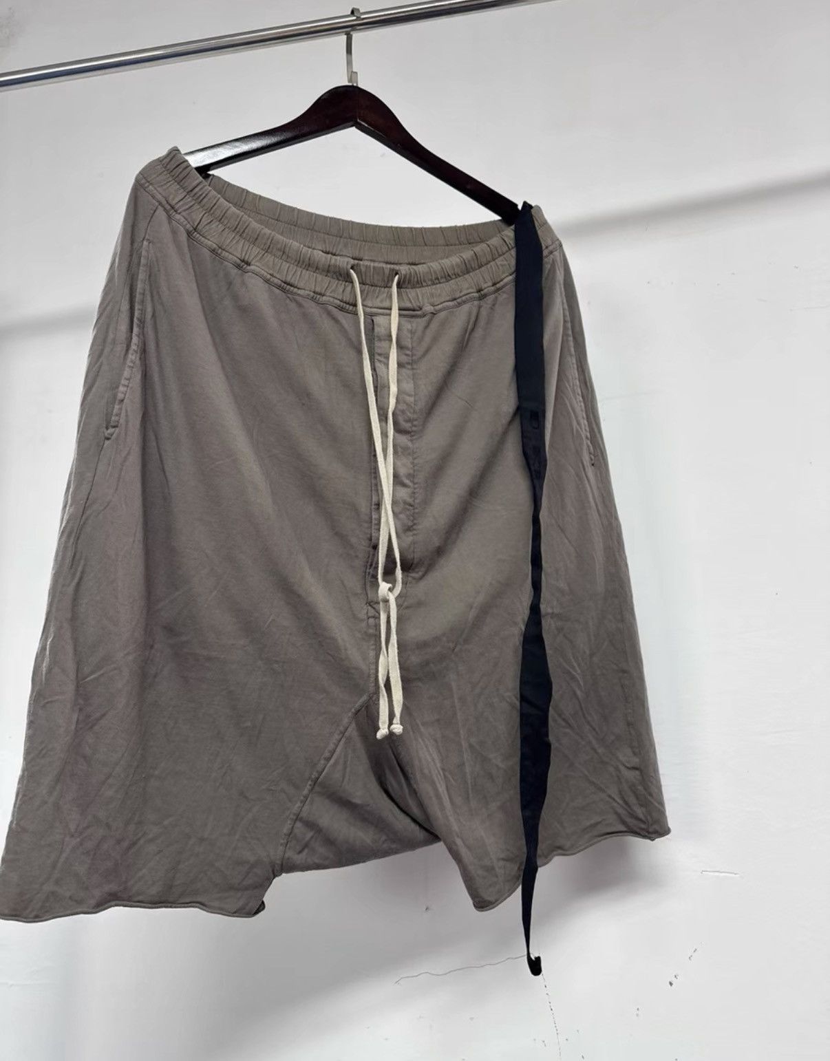 Rick Owens Rick Owens DRKSHDW Strap Drop Crotch Shorts K37 Size US 34 / EU 50 - 6 Thumbnail