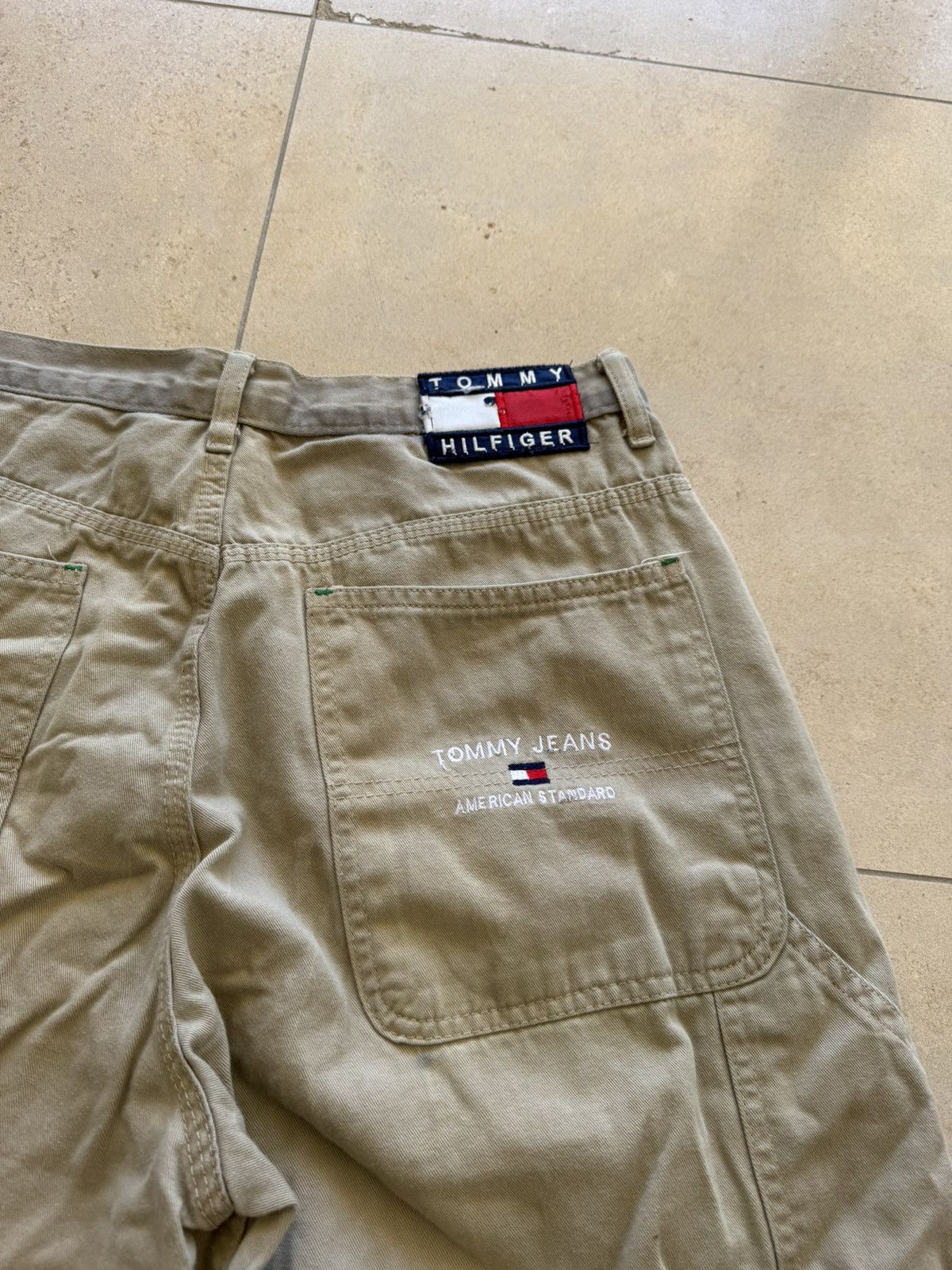 Tommy Hilfiger baggy khaki tommy flag pants Size US 32 / EU 48 - 2 Thumbnail