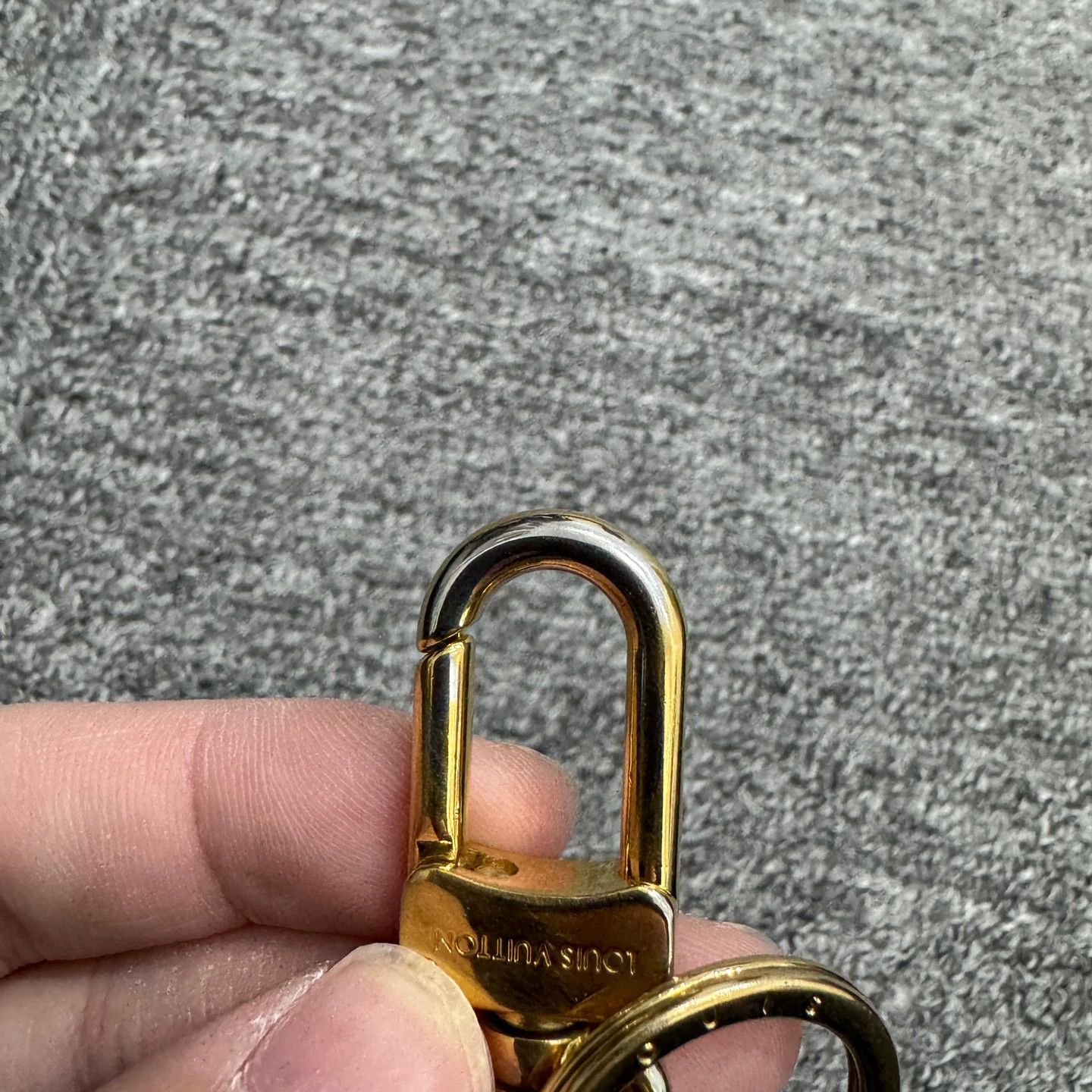 Louis Vuitton LV Tiger Keychain 95 New Dirty Faded Size ONE SIZE - 6 Thumbnail