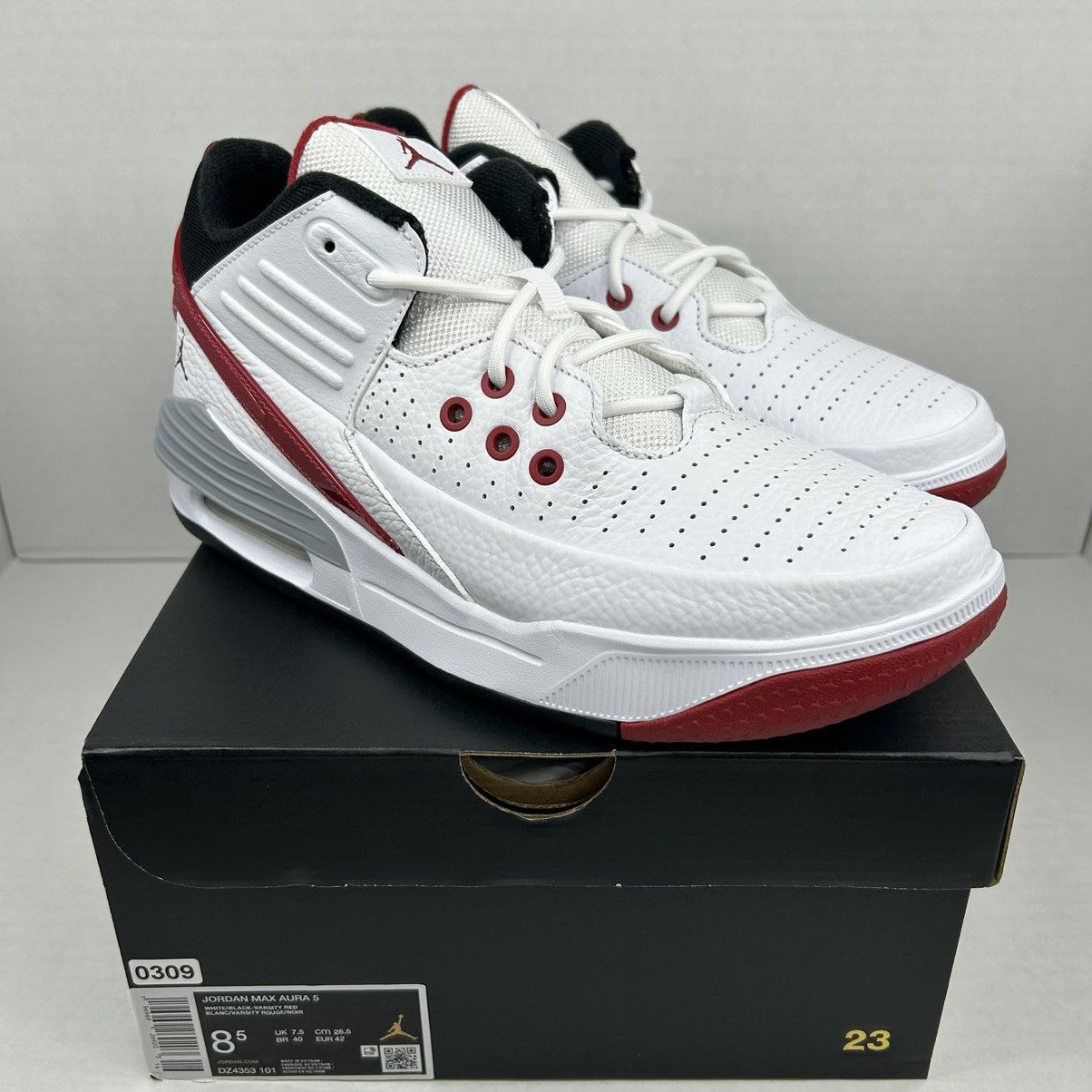 image of Nike Air Jordan Max Aurora 5 Men Size 8.5 Shoes in White
