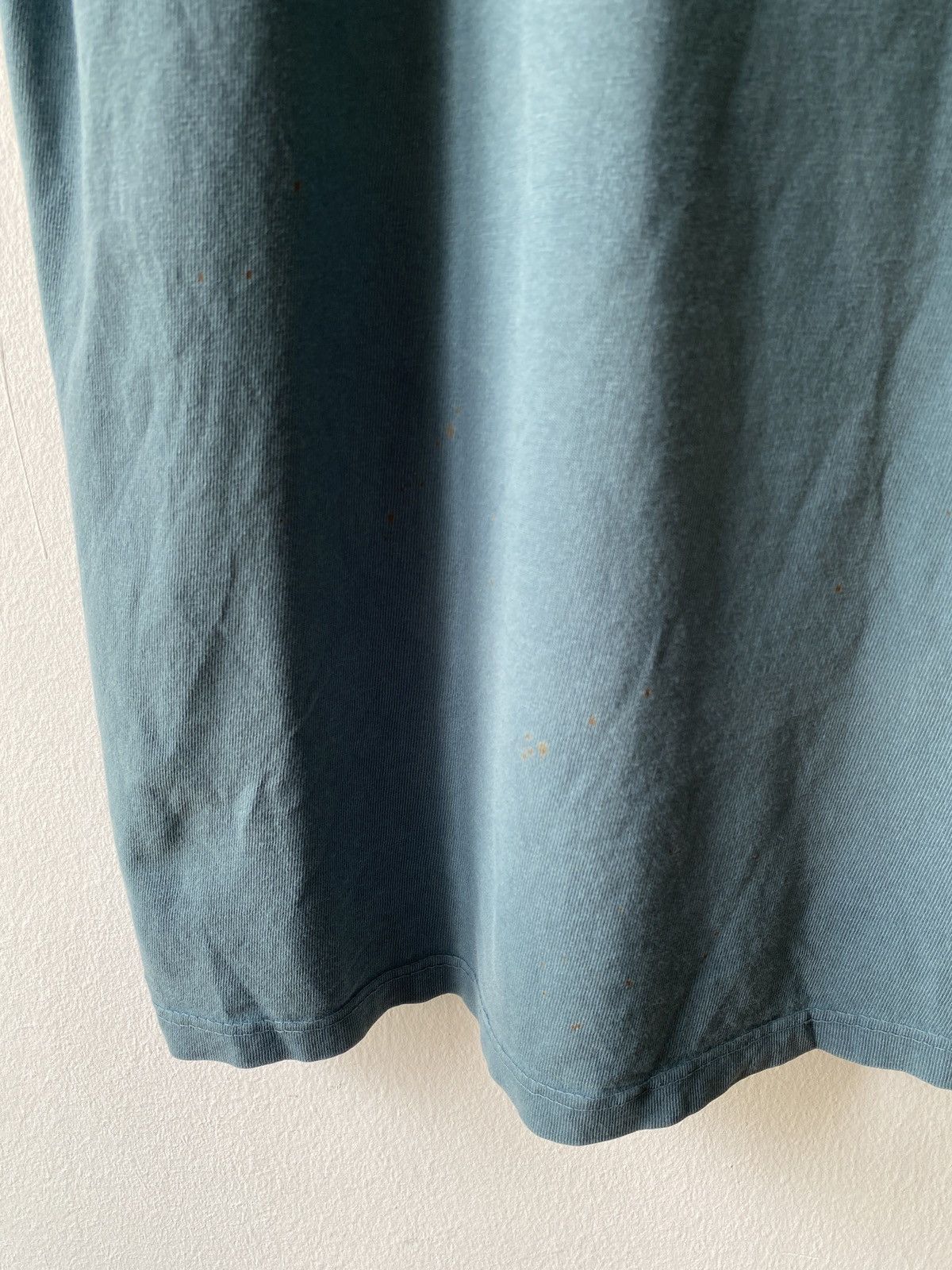 Guess × Vintage Vintage 90’s Guess Centre Logo Distressed T Shirt Size US L / EU 52-54 / 3 - 8 Thumbnail