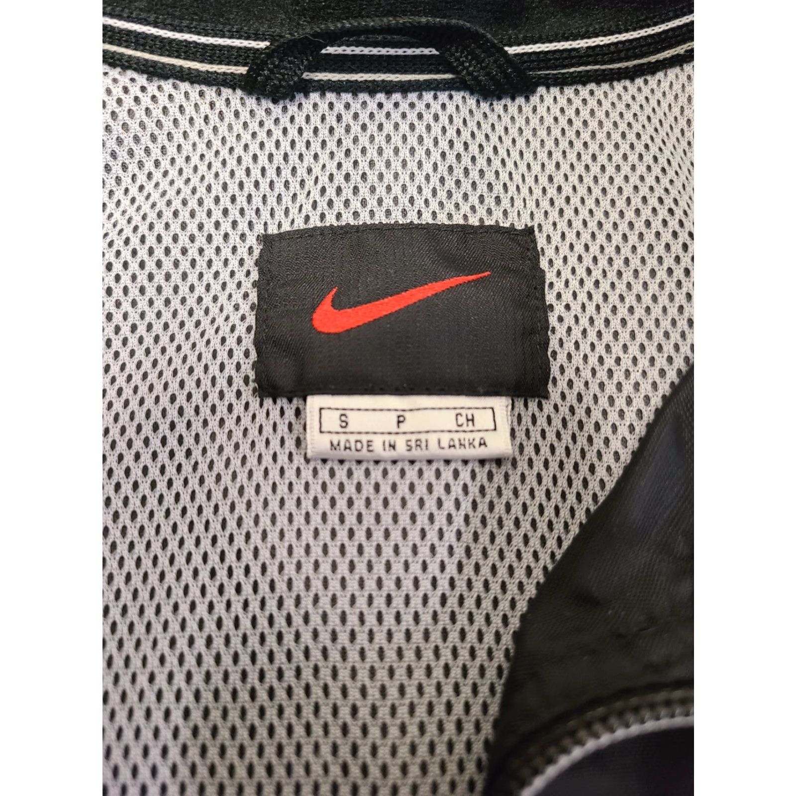 Nike VINTAGE Nike Windbreaker Jacket S Mens Black Nylon Nylon Solid Zip 90s Swoosh 90s Decade Size US S / EU 44-46 / 1 - 7 Thumbnail