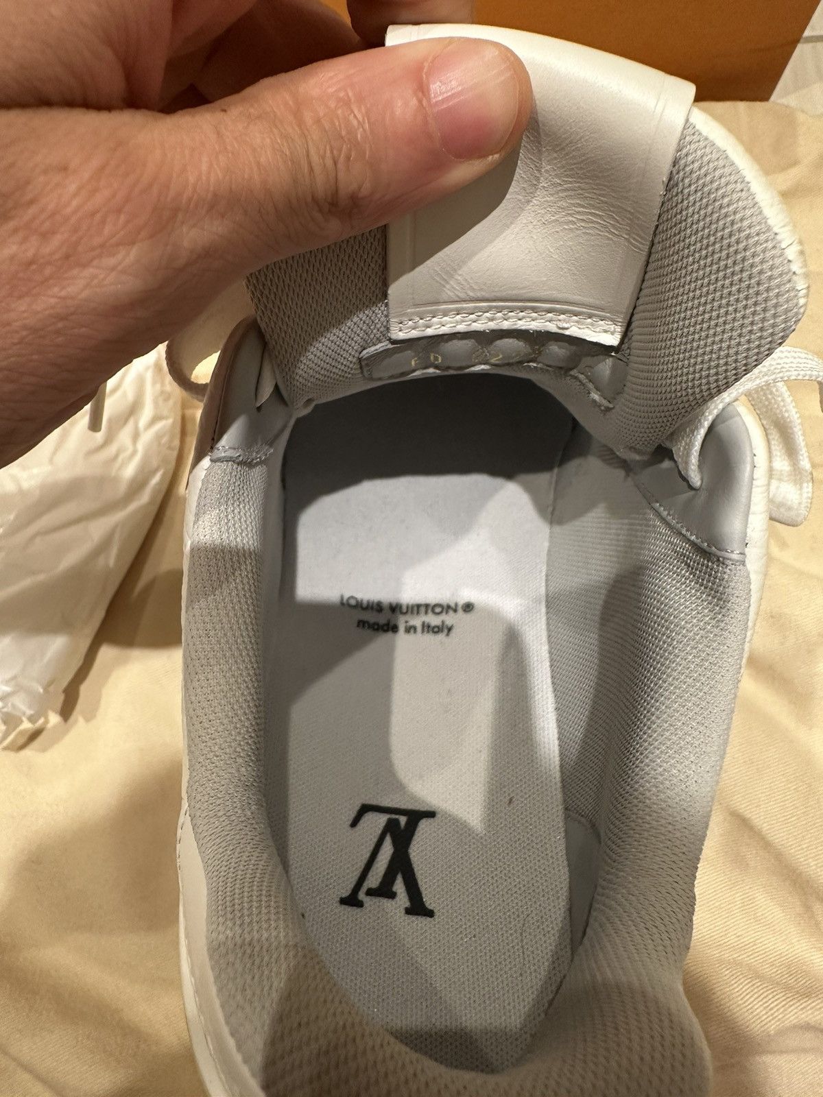 Louis Vuitton Louis Vuitton White & Grey ‘LV Sneaker’ Size US 7 / EU 40 - 12 Thumbnail