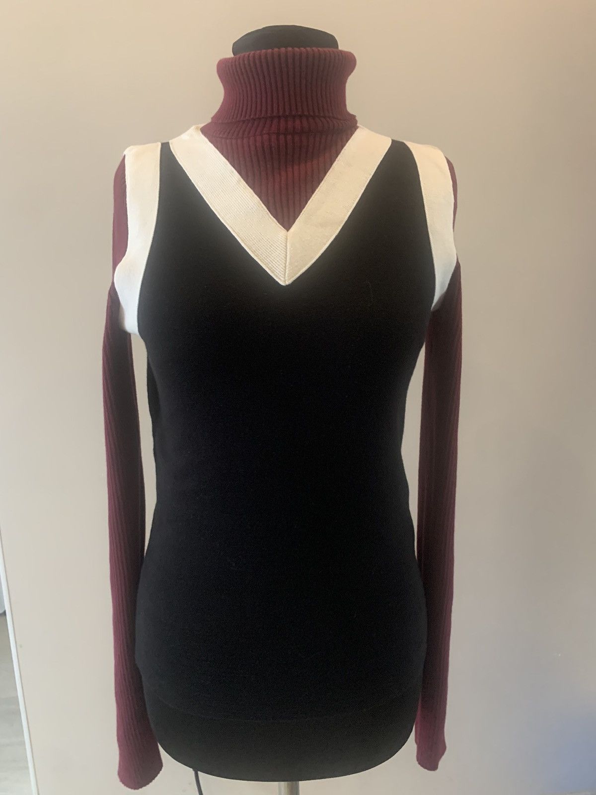 Tommy Hilfiger Tommy Hilfiger X Zendaya layered Black White Burgundy Neck Jumper, 4 size Size S / US 4 / IT 40 - 1 Thumbnail