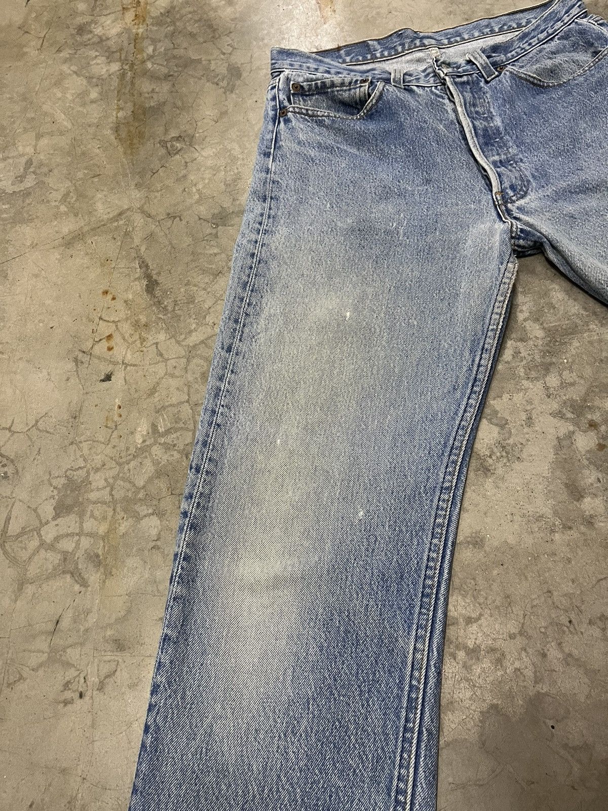Levi's Vintage 501xx light wash distressed denim Size US 31 - 11 Thumbnail