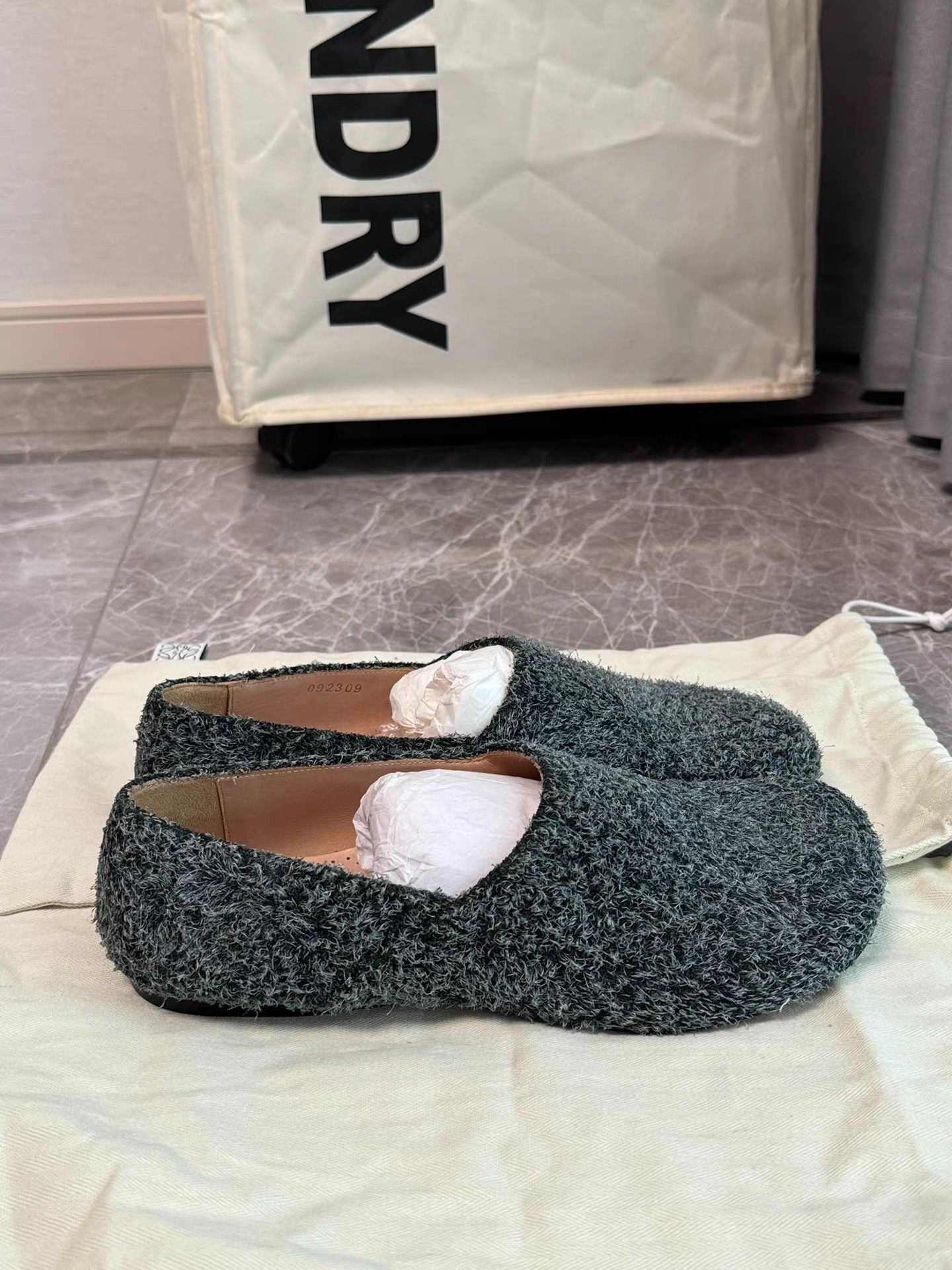 Loewe Loewe New Campo Furry Brushed Flats K6 Size US 8 / IT 38 - 2 Thumbnail
