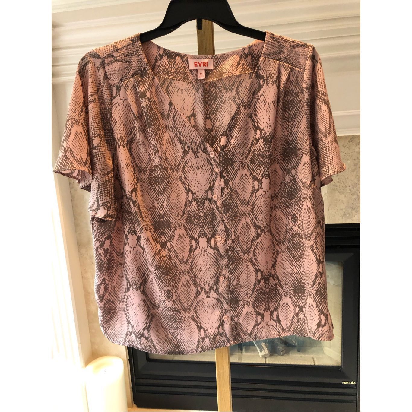 Other Evri Women’s Pink and Gray Snake Skin Pattern Short Sleeve B Size XL / US 12-14 / IT 48-50 - 1 Thumbnail