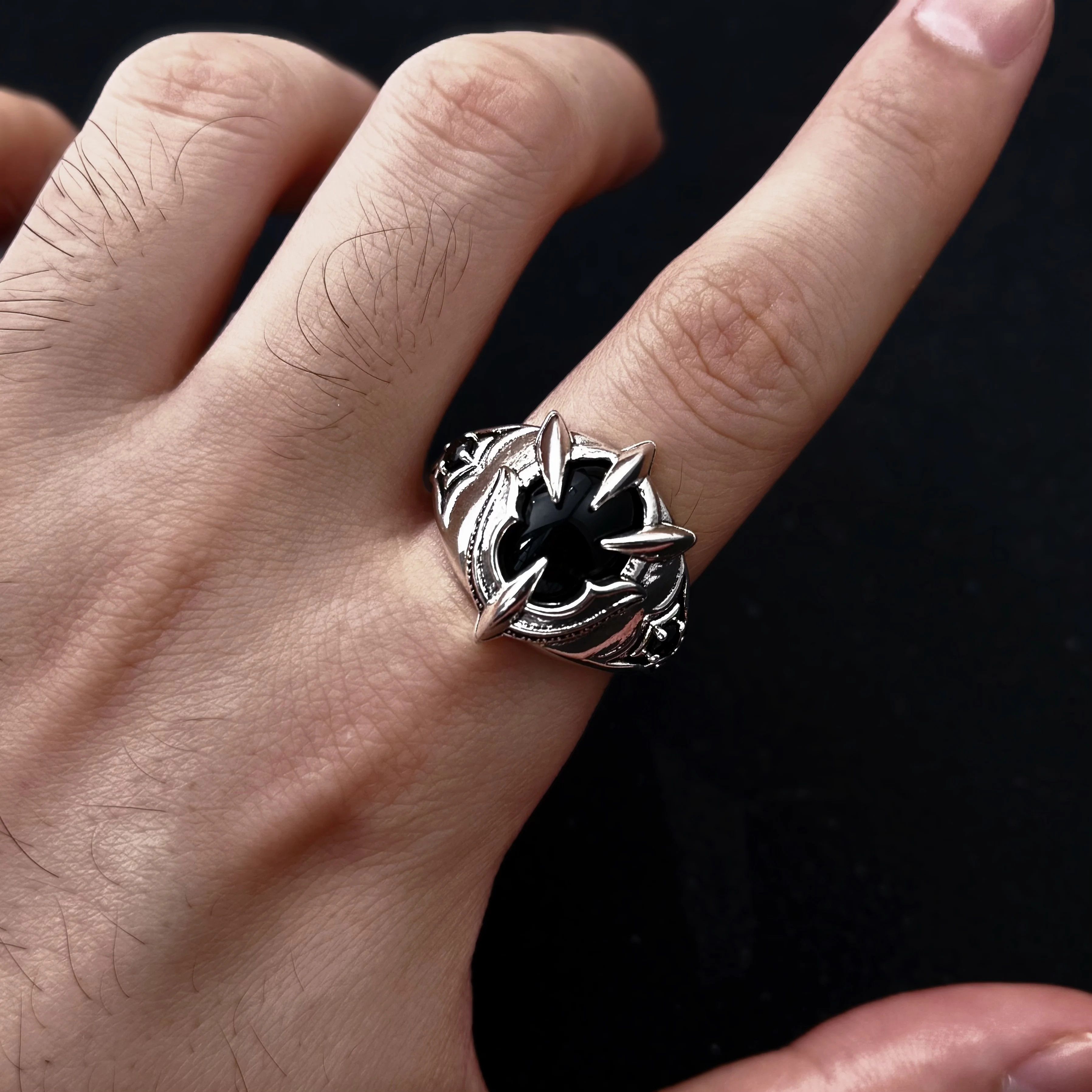 Jewelry Retro Vines Red Heart Rose Adjustable Ring Size ONE SIZE - 1 Preview