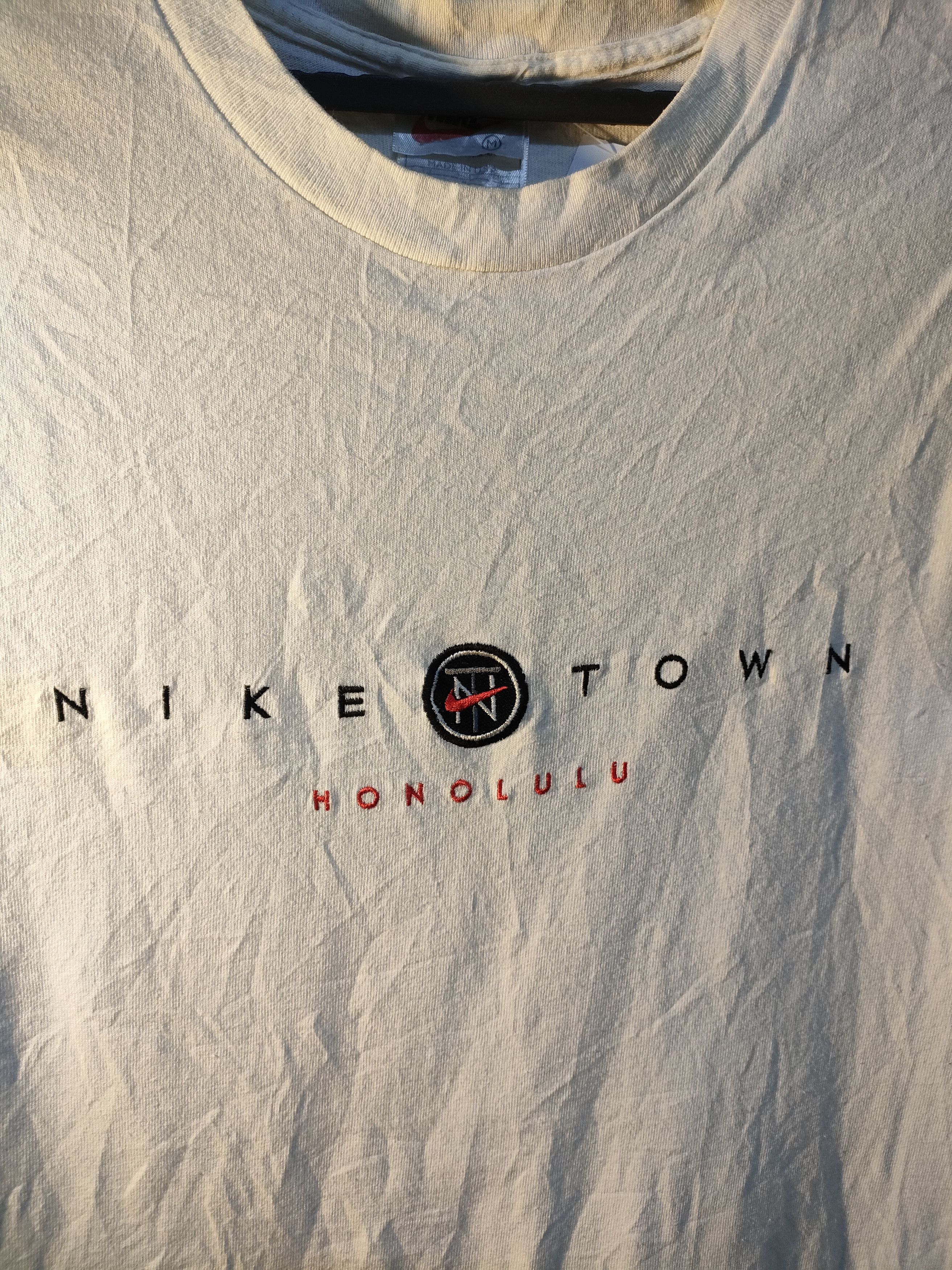 Nike × Vintage Vintage Nike Town Honolulu Size US M / EU 48-50 / 2 - 4 Thumbnail