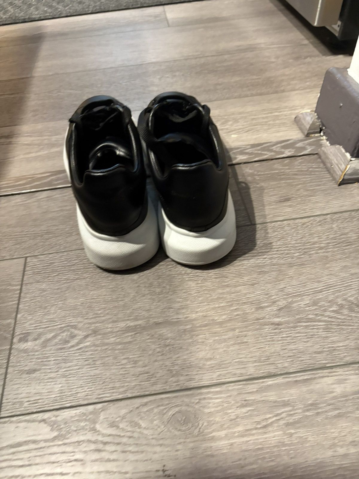Alexander McQueen Alexander McQueen Oversized Black Size US 9 / EU 42 - 8 Thumbnail