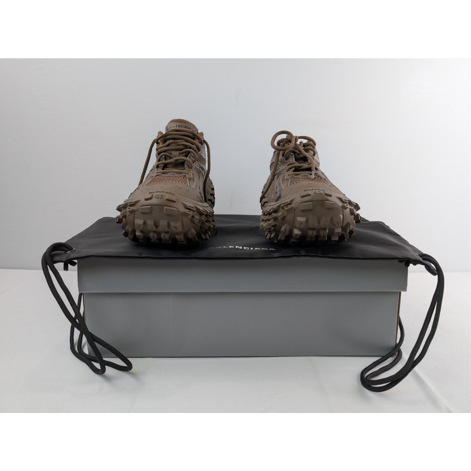 Balenciaga o1rshd1 Monocolor Bouncer Light Worn Out Sneakers in Brown Size US 9 / EU 42 - 17 Thumbnail