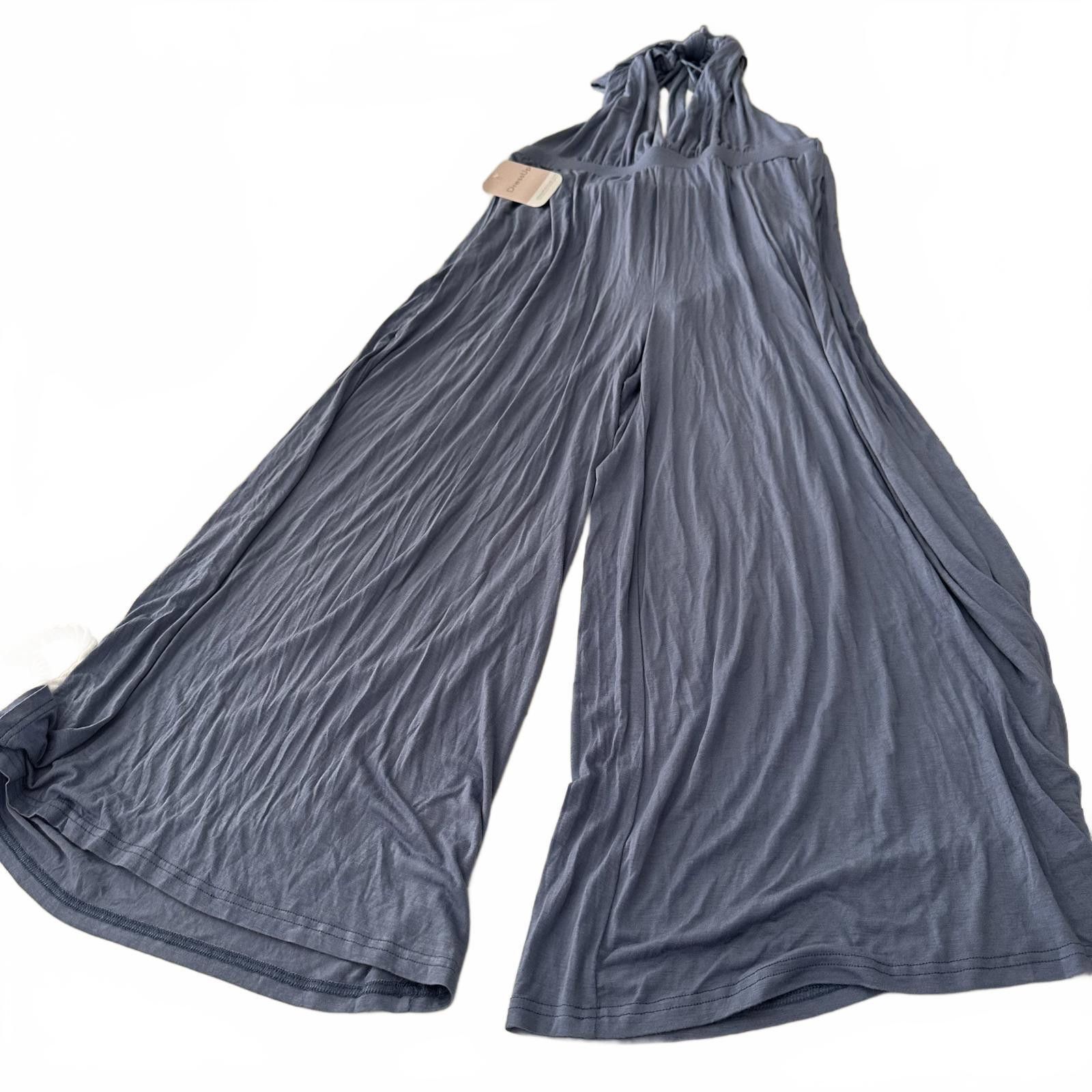 Designer Chic Halter Neck Jumpsuit - Perfect for Any Occasion Size 40" / US 18 - 1 Thumbnail