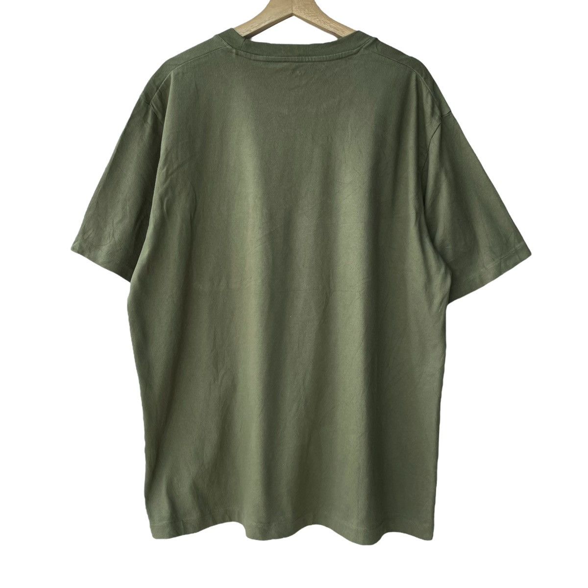 JW Anderson × Uniqlo Uniqlo Japan X JW Anderson Olive Basic Pocket Tee Size US XL / EU 56 / 4 - 2 Thumbnail