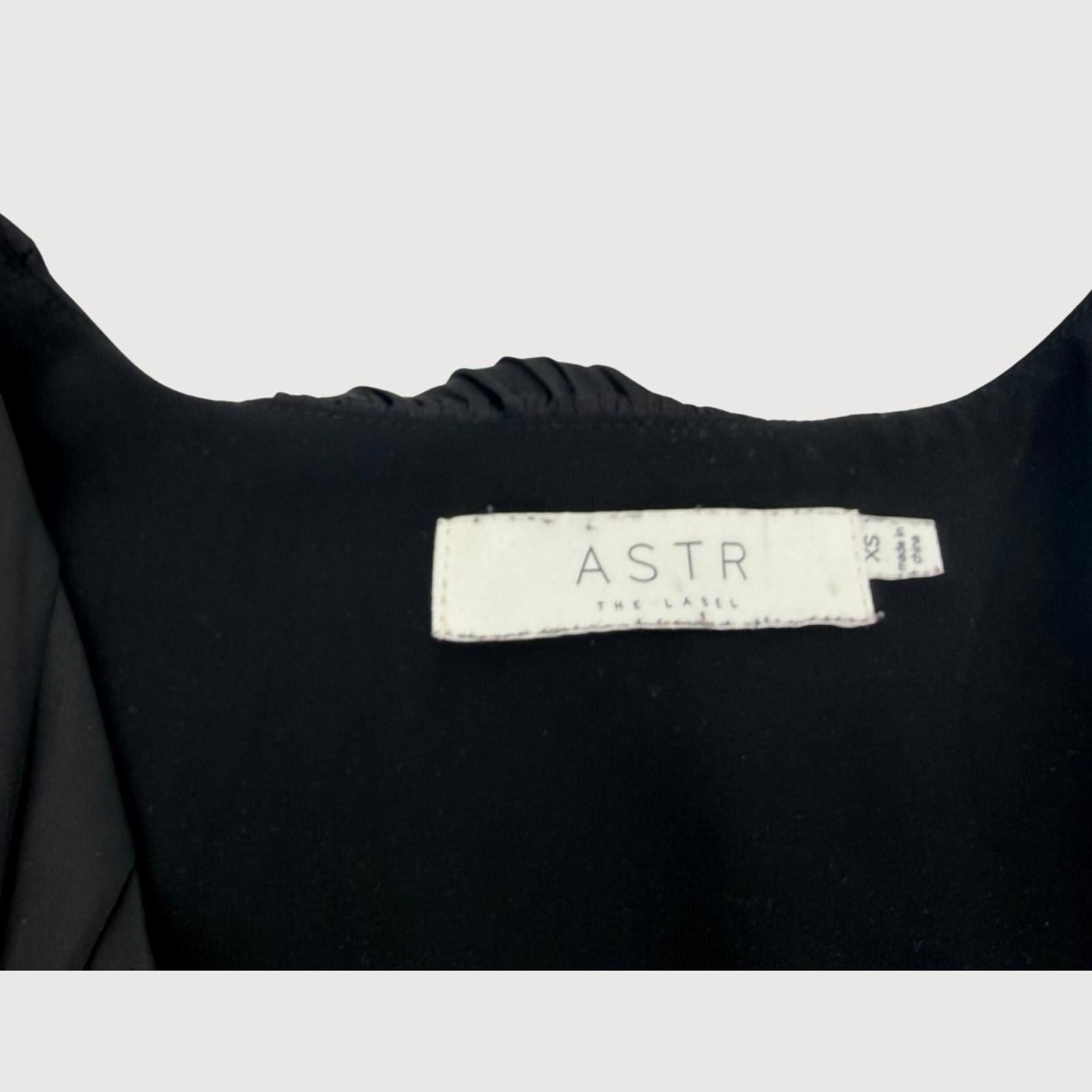 Other Revolve ASTR Satin Bubble Hem Blouse Black V Neck XS Size XS / US 0-2 / IT 36-38 - 4 Thumbnail