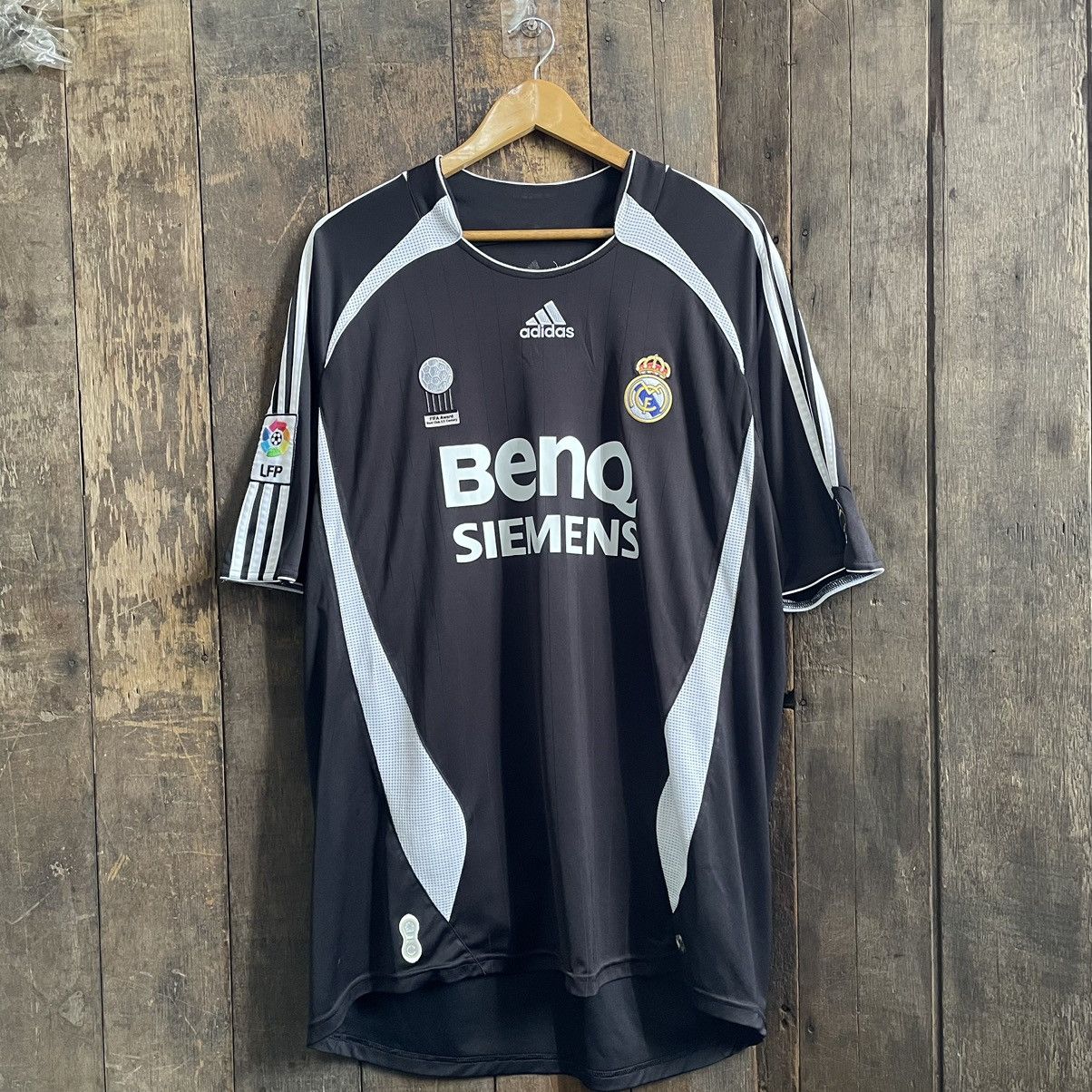 image of Adidas x Real Madrid Vintage Real Madrid Fc 2006/2007 Away Jersey in Black, Men's (Size XL)