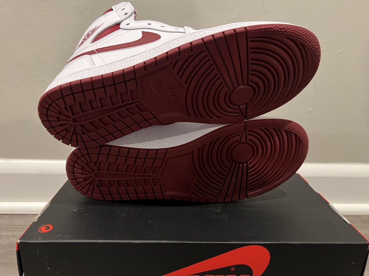 Jordan Brand Size 8.5 AIR JORDAN 1 RETRO HI 85 OG METALLIC BURGUNDY WHITE Size US 8.5 / EU 41-42 - 8 Thumbnail