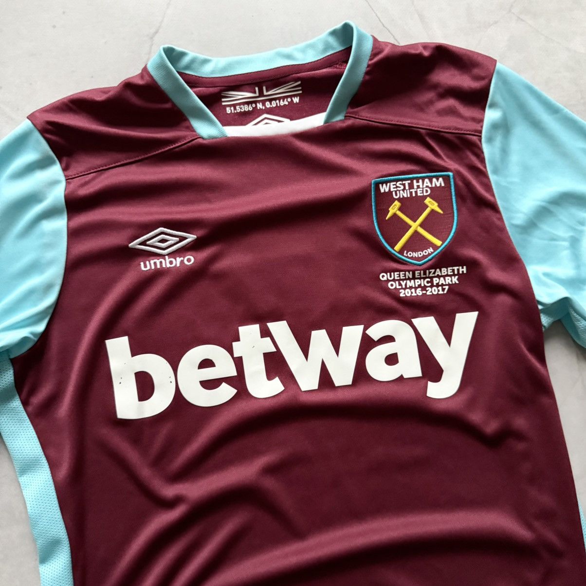 Umbro 2016/17 Umbro West Ham Queen Elizabeth SOCCER JERSEY SHIRT Size US S / EU 44-46 / 1 - 2 Thumbnail