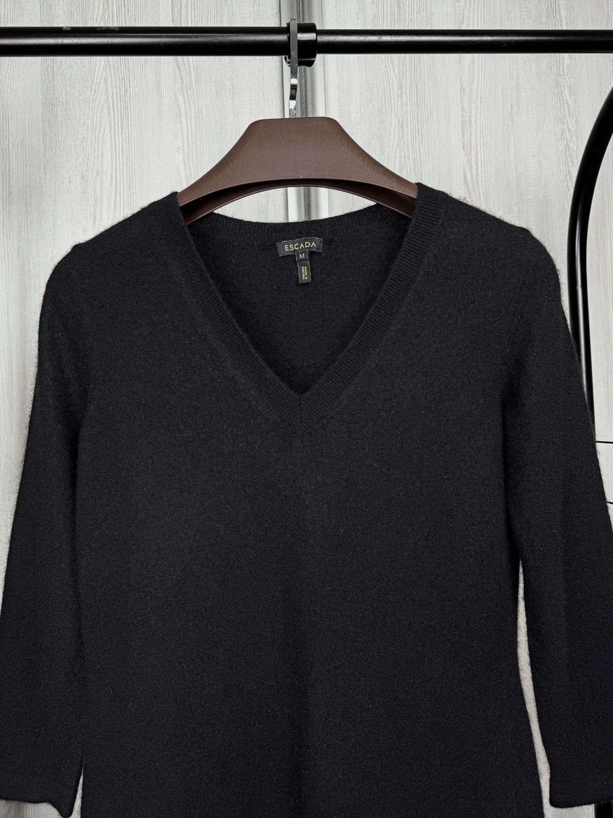 Escada Escada black pure cashmere v-neck sweater size M Size M / US 6-8 / IT 42-44 - 3 Thumbnail