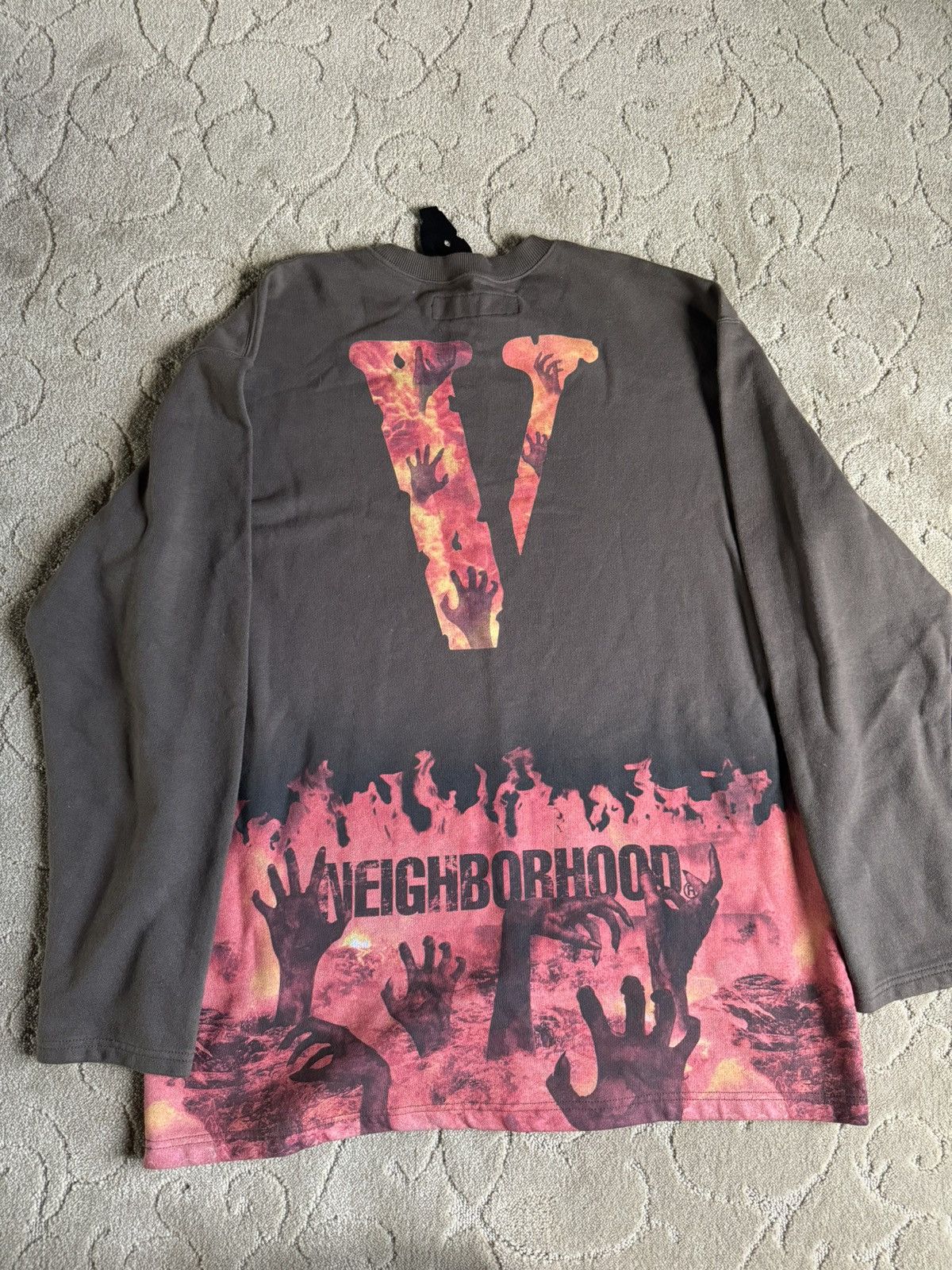 Image of Vlone X The Neighborhood Long Sleeve Green Crewneck Size XL in Tan, Men's