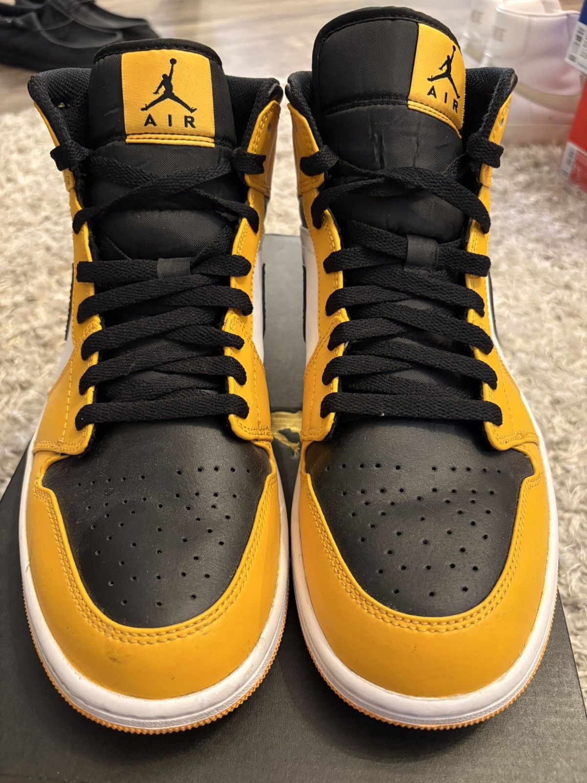 Jordan Brand Air Jordan 1 Mid Size US 11 / EU 44 - 3 Thumbnail