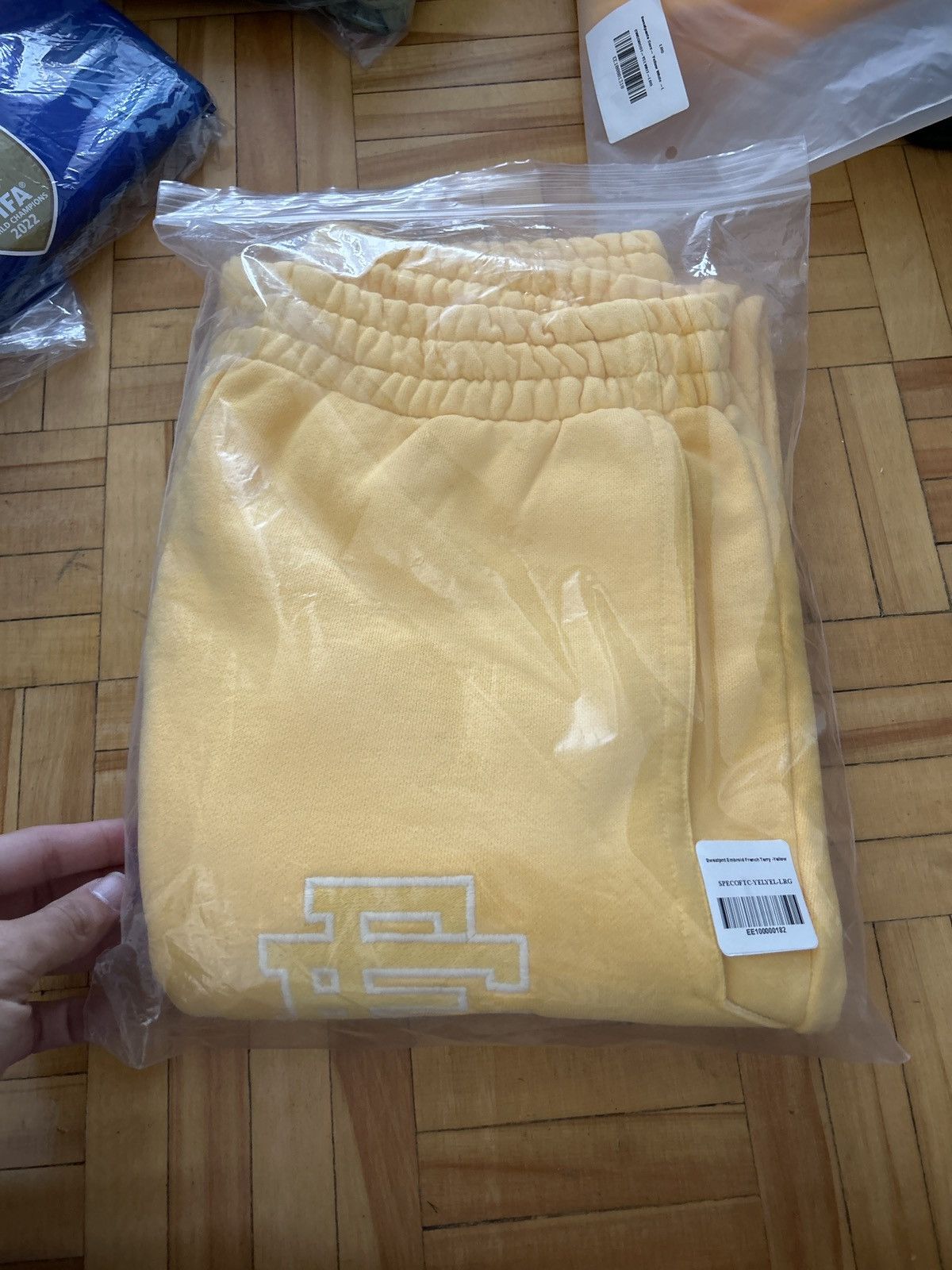 Eric Emanuel Eric Emanuel embroidered large yellow sweat pants brand new Size US 32 / EU 48 - 2 Thumbnail