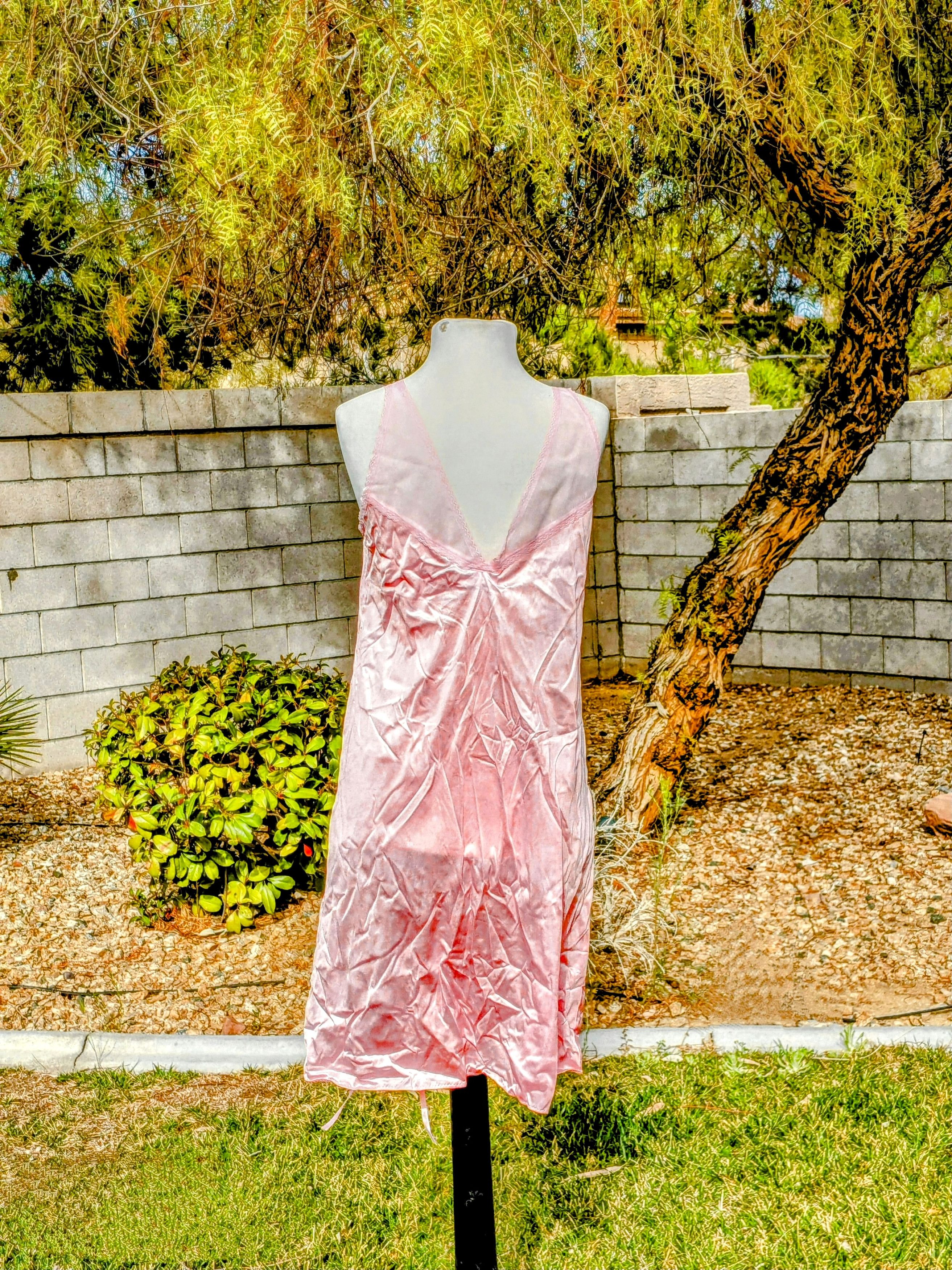 Vintage Vintage Samye USA Made Nightgown Pink Lace Negligee Slip Size M / US 6-8 / IT 42-44 - 2 Thumbnail