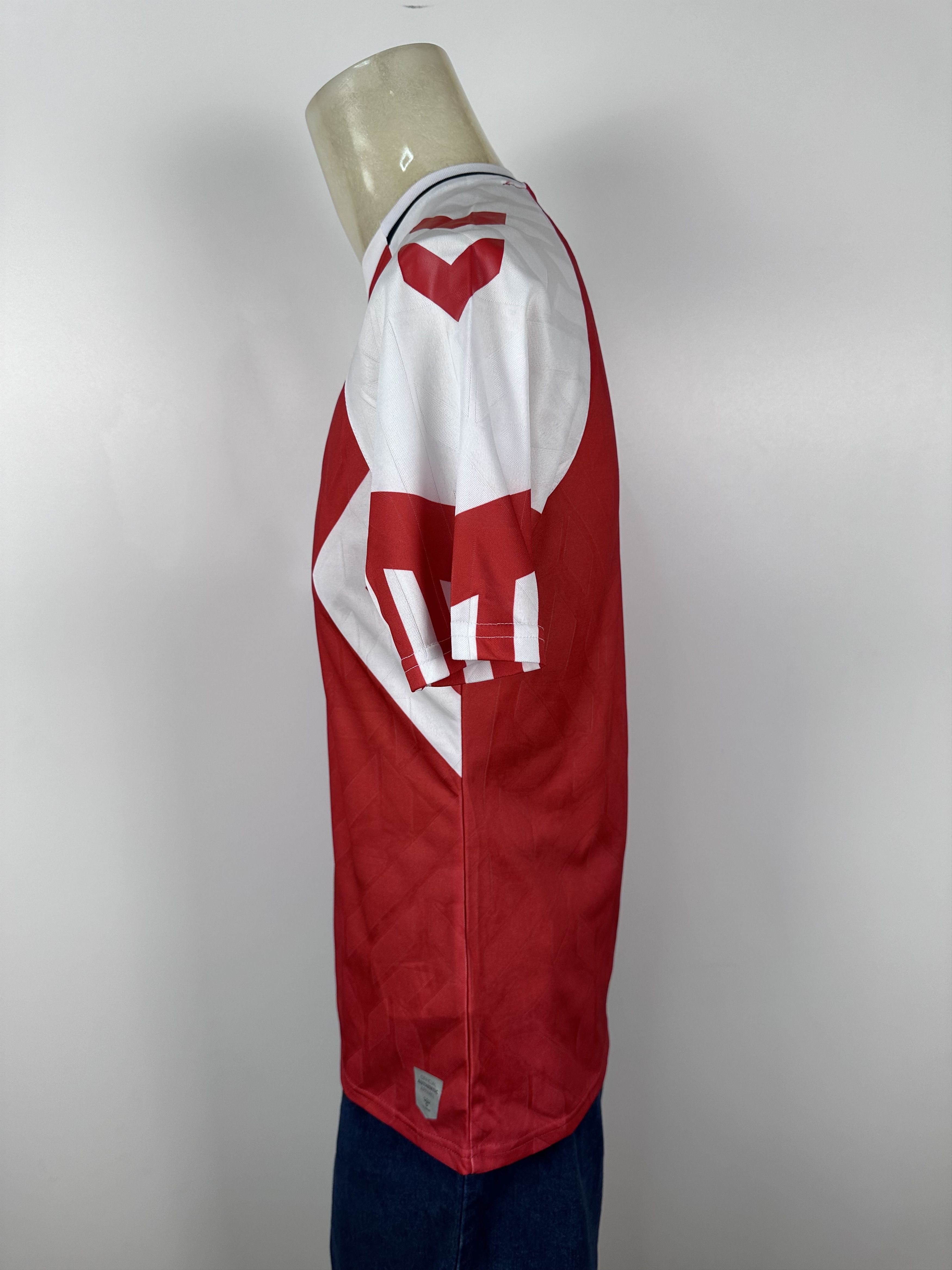 Hummel × Vintage DENMARK 2023 2024 HOME FOOTBALL SHIRT SOCCER JERSEY HUMMEL Size US S / EU 44-46 / 1 - 8 Thumbnail