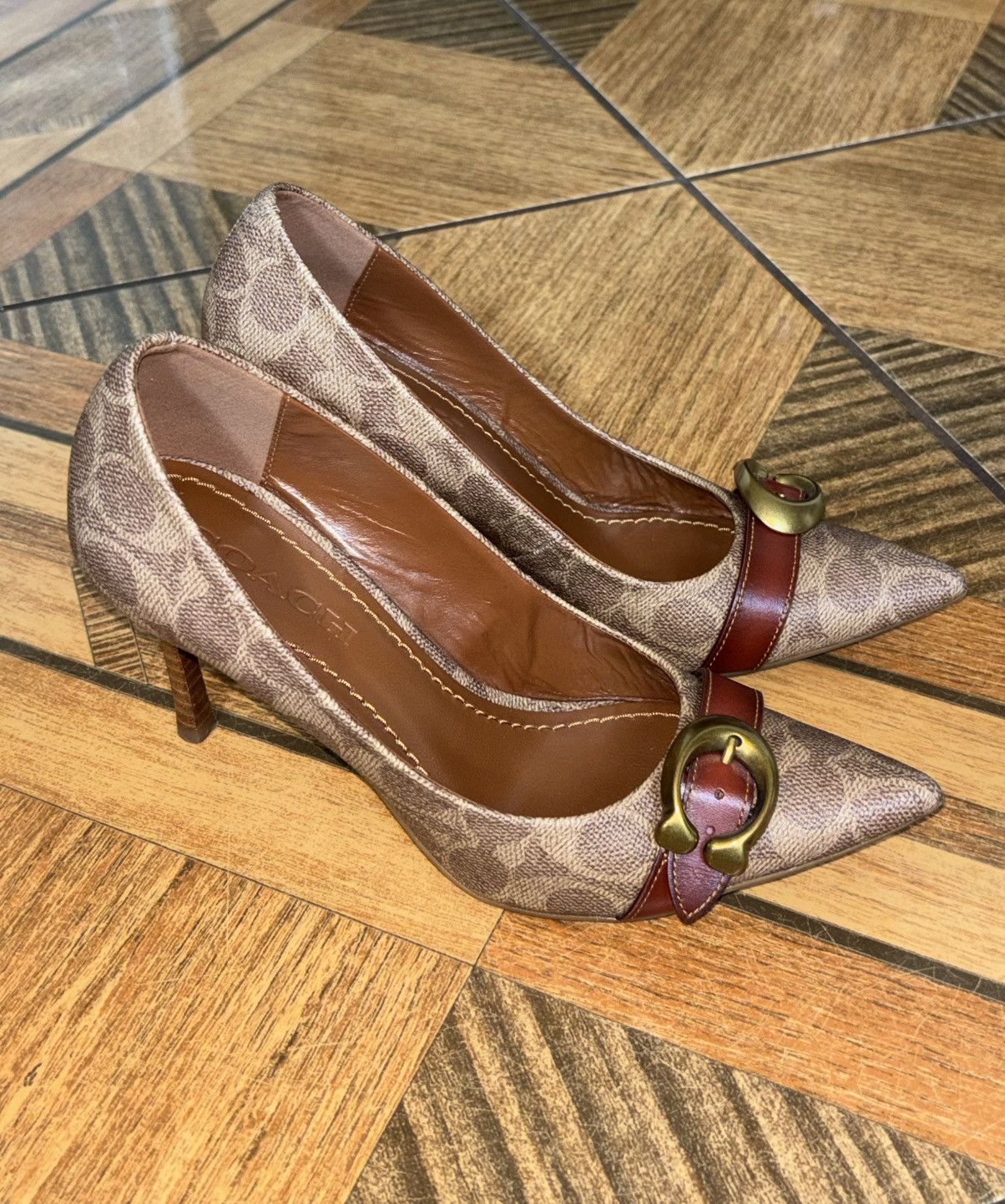 Coach Coach Waverly signature Buckle Pump Size US 7 / IT 37 - 1 Thumbnail