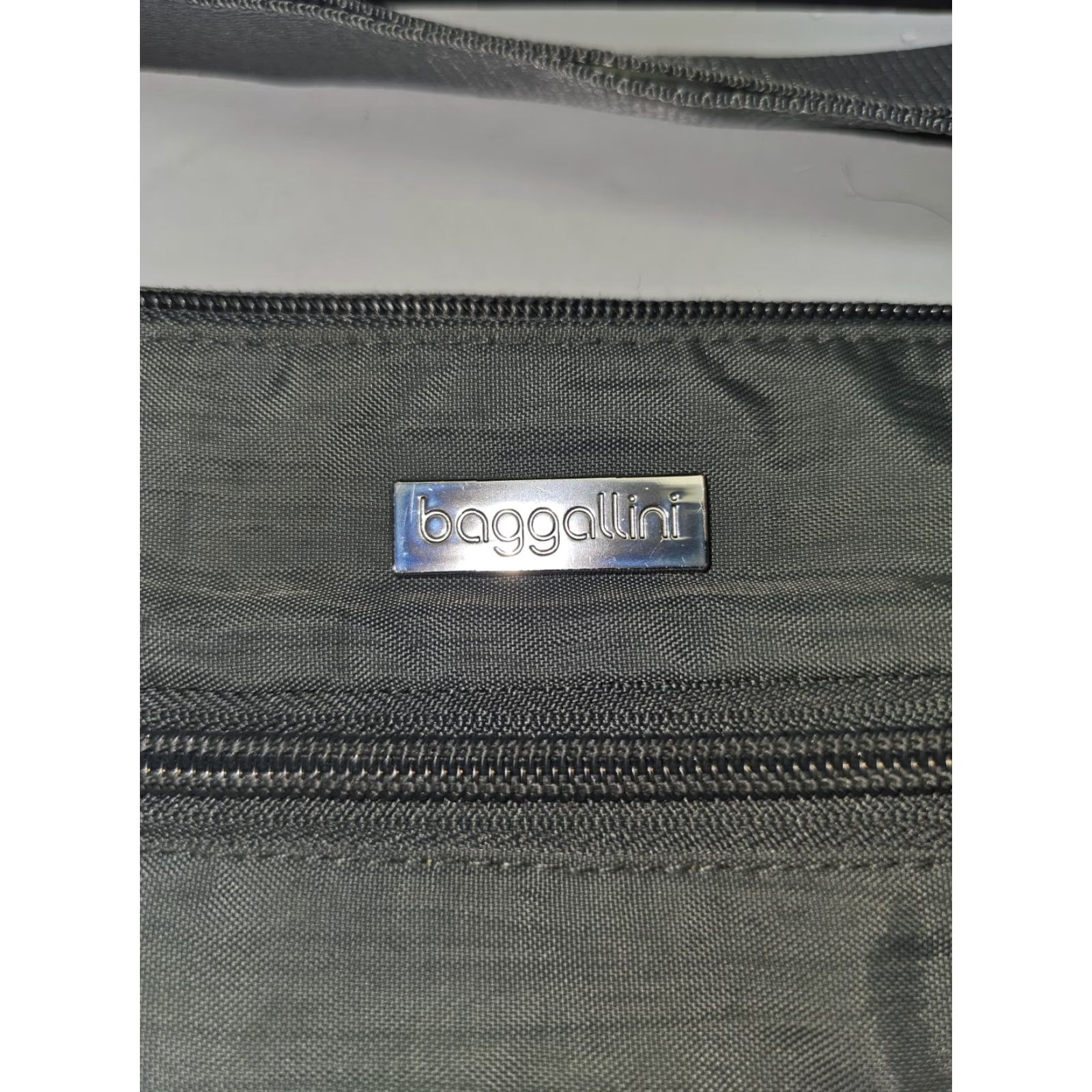 Vintage Baggallini Signature Crossbody Bag - Gray Nylon w/ Beige Lining - 3 Compartment - Women - Medium - Black - Nylon - Crossbody - Adjustable Strap Size ONE SIZE - 4 Thumbnail