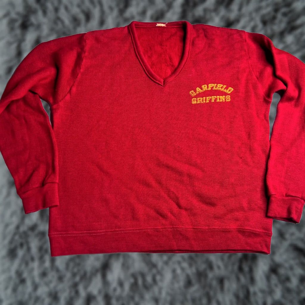 Griffin VINTAGE Garfield Griffins V-Neck Sweatshirt Red Yellow Collegiate Pullover L Mens Size US L / EU 52-54 / 3 - 1 Thumbnail