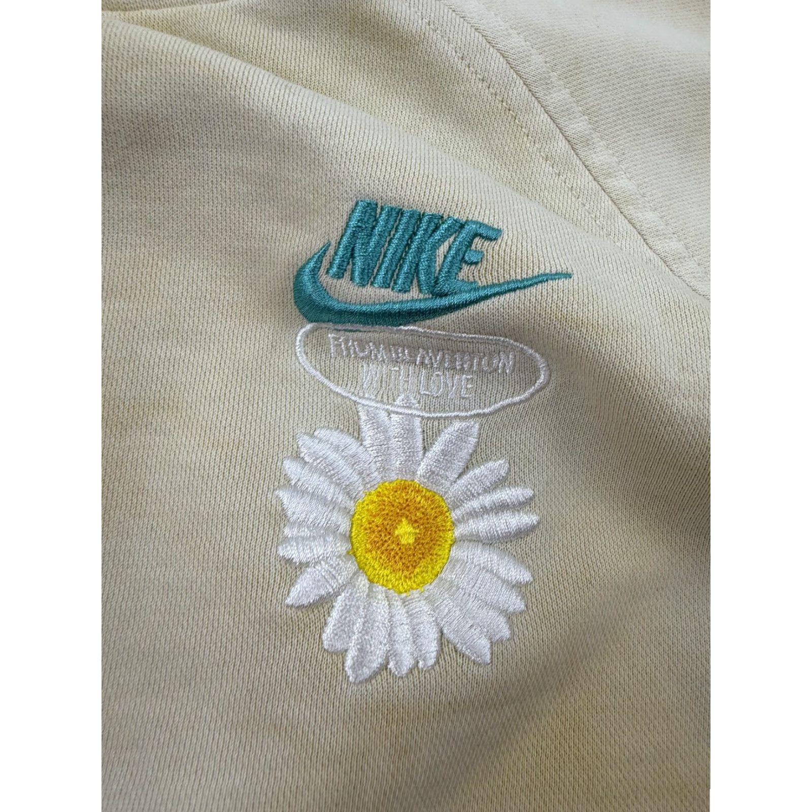 Nike Nike Sweatshirt Mens M Beige Fleece Crewneck Pullover Have A Nike Day Daisy Graphic Print Embroidered Logo Size US M / EU 48-50 / 2 - 2 Thumbnail