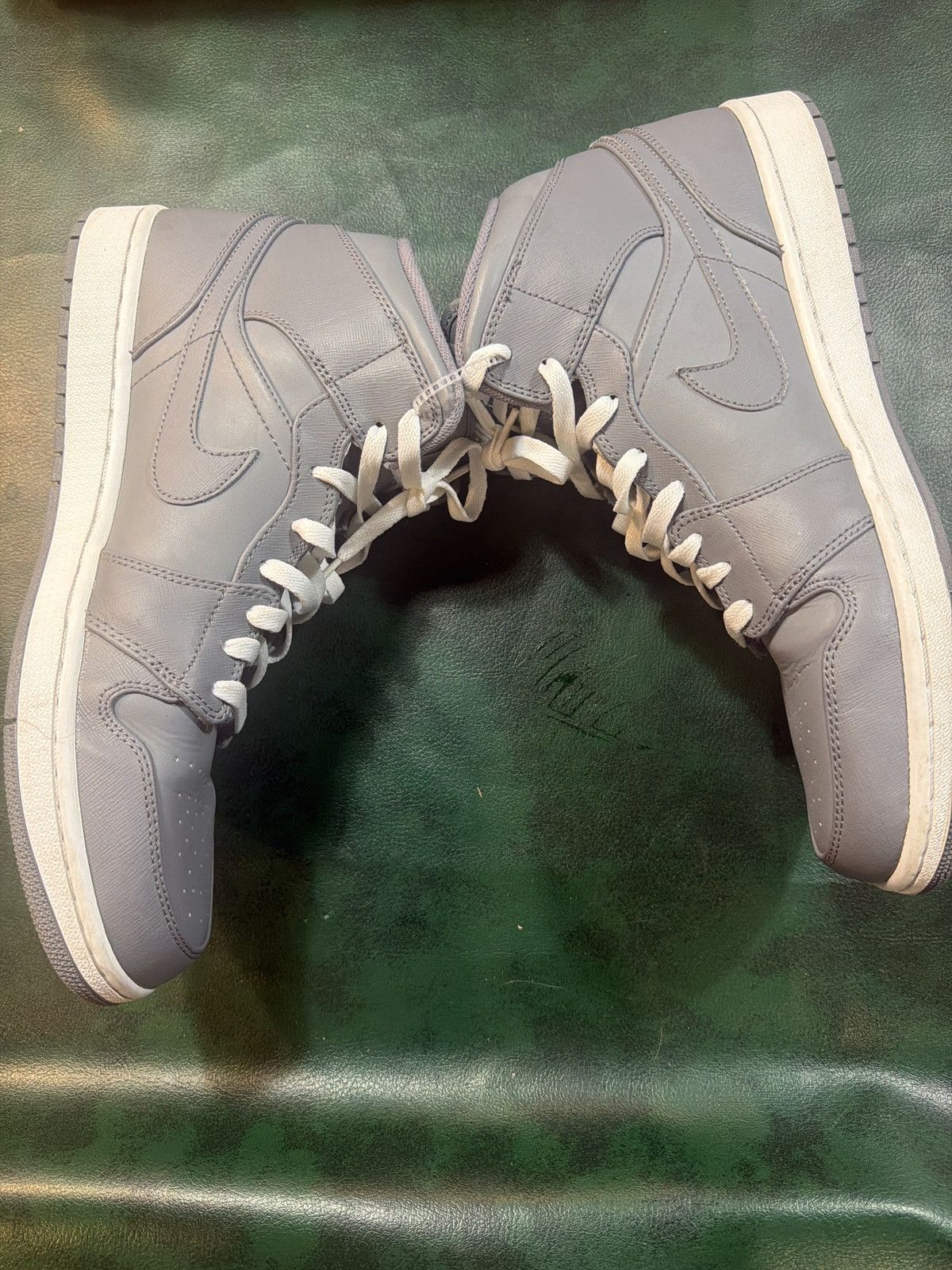 Jordan Brand Air Jordan 1 Mid Retro Size US 13 / EU 46 - 3 Thumbnail