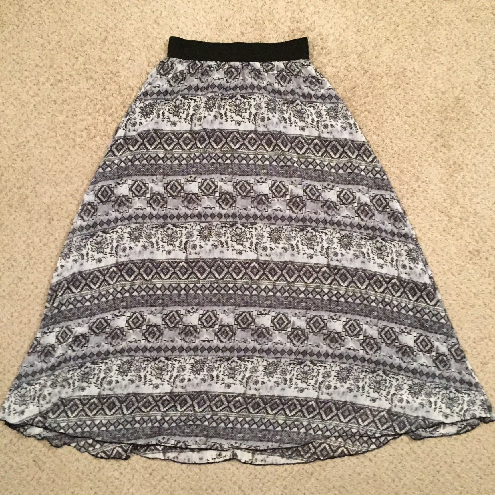 Vintage LuLaRoe Skirt Women Maxi Long Grey Gray Geometric Elastic Waist Lined Pull On Polyester Size S Small Vintage No N/A Size 28" / US 6 / IT 42 - 2 Thumbnail