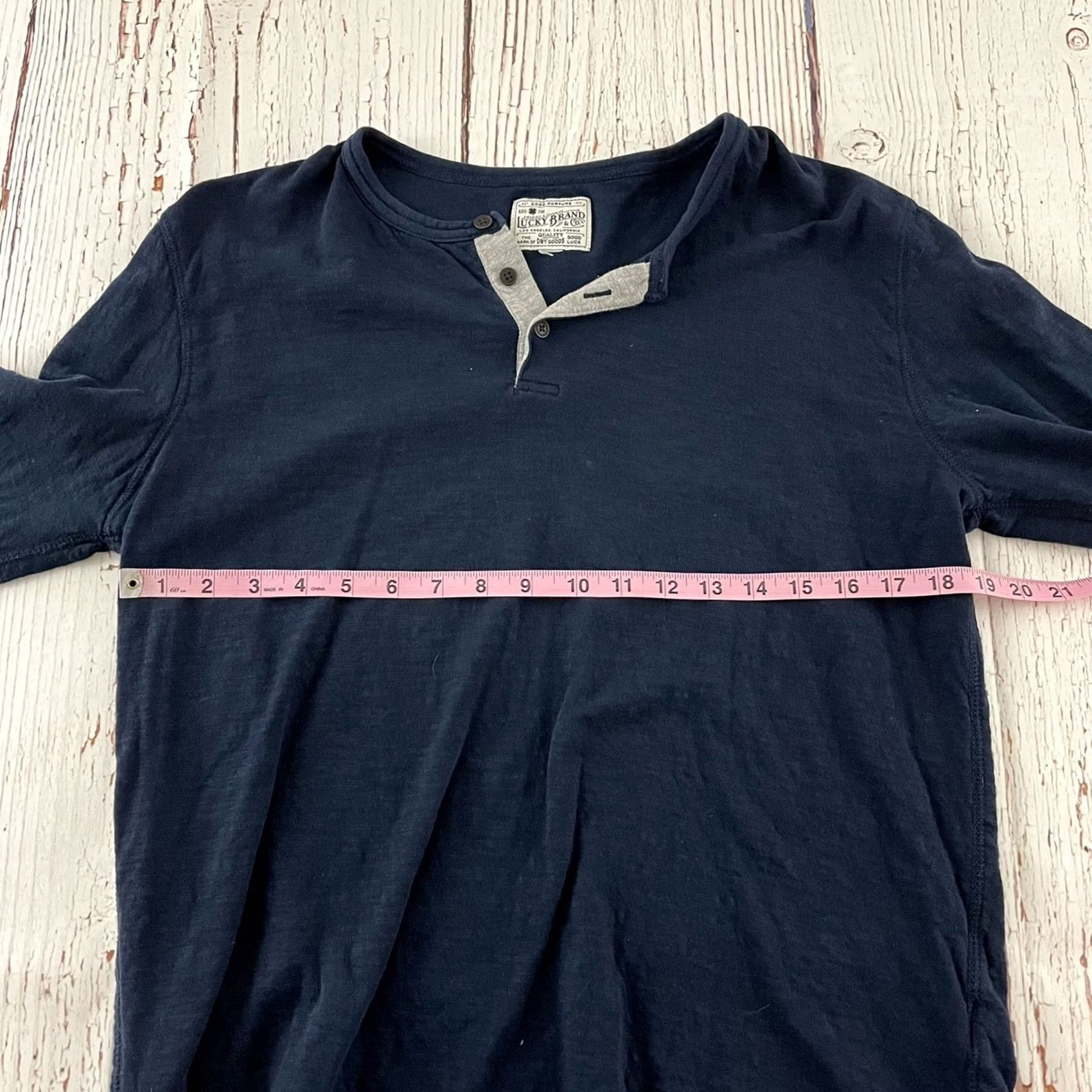 Lucky Brand Lucky Brand Long Sleeve Henley Shirt Men's Large Blue Solid Button-Up Size US L / EU 52-54 / 3 - 4 Thumbnail