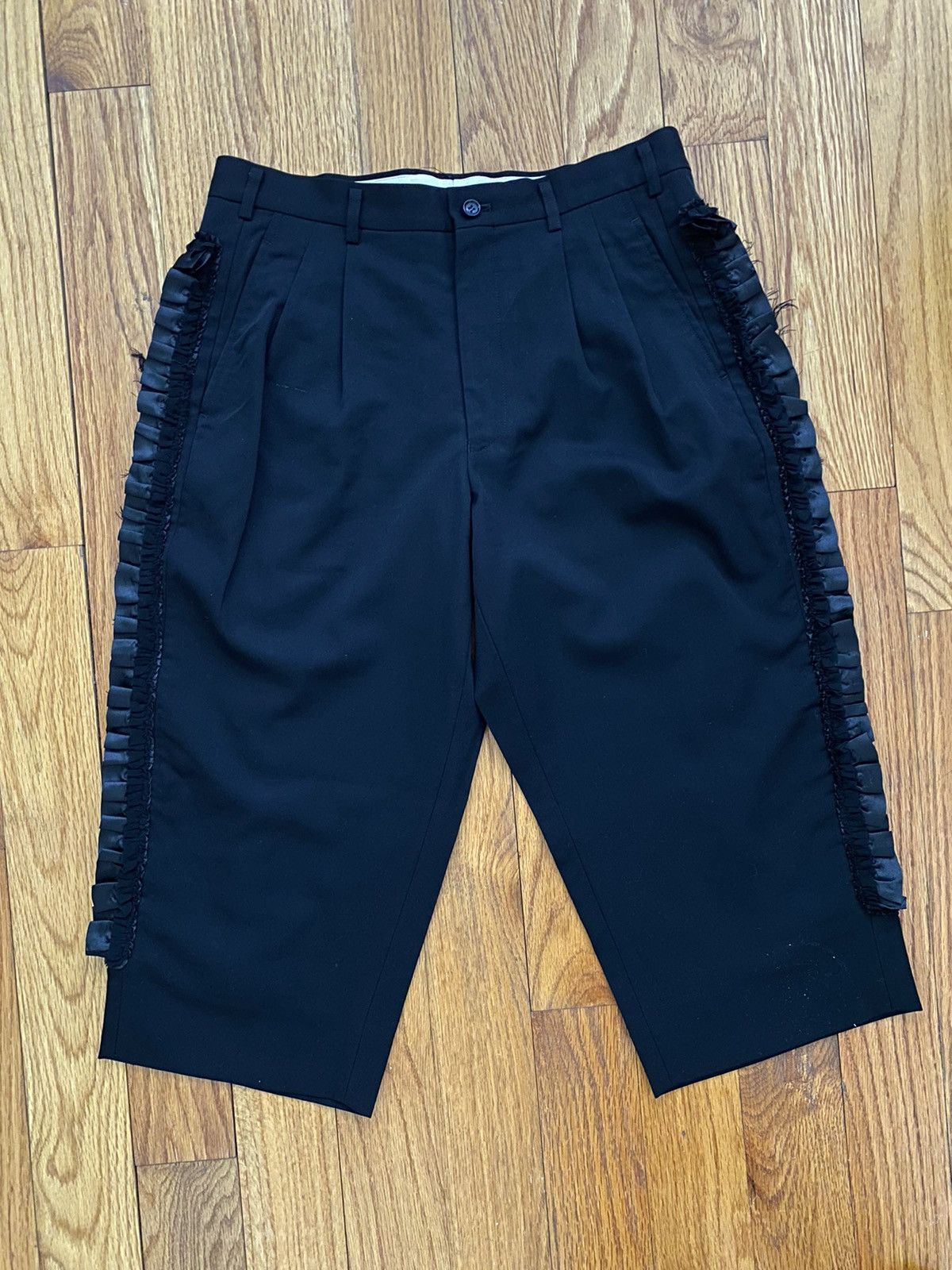 Comme des Garcons Comme des Garçons Black Ruffle-Trime Crop Pants Size US 30 / EU 46 - 1 Thumbnail