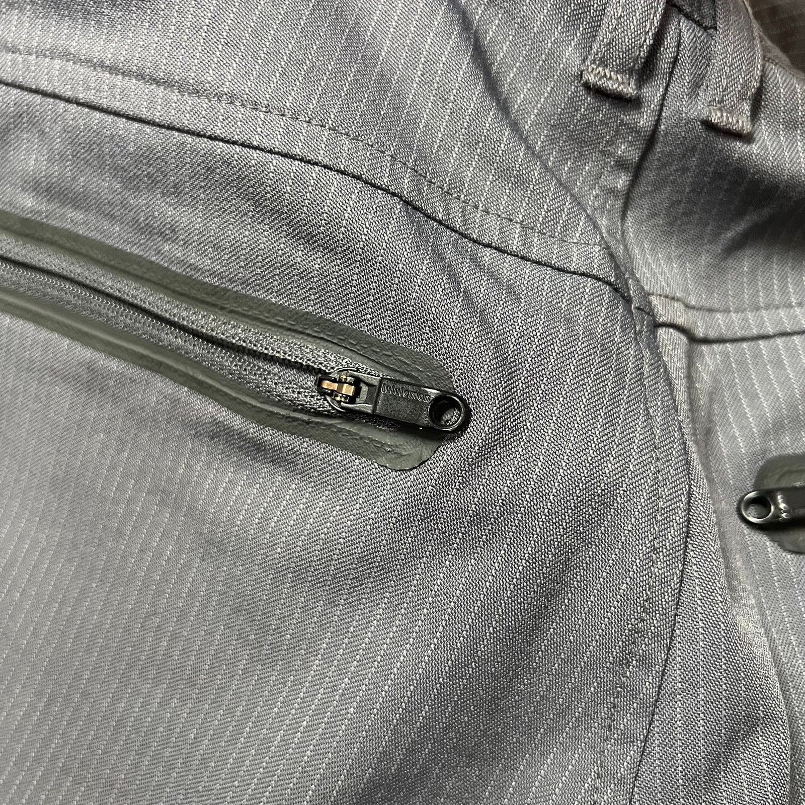 Lululemon Lululemon Commute Pant Dark Slate Pinstripe Vented Chino 30 Size US 30 / EU 46 - 9 Thumbnail