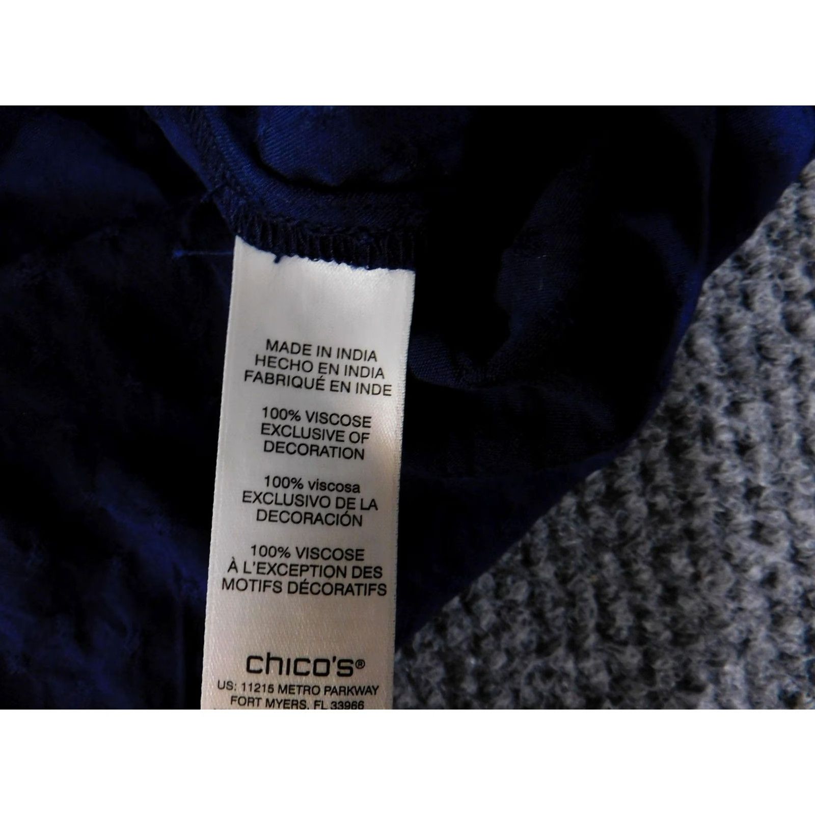 Vintage Chico's Shirt Womens 2 Midnight Blue Bell Sleeve Trimmed Popover 3/4 Sleeve Size XS / US 0-2 / IT 36-38 - 7 Thumbnail