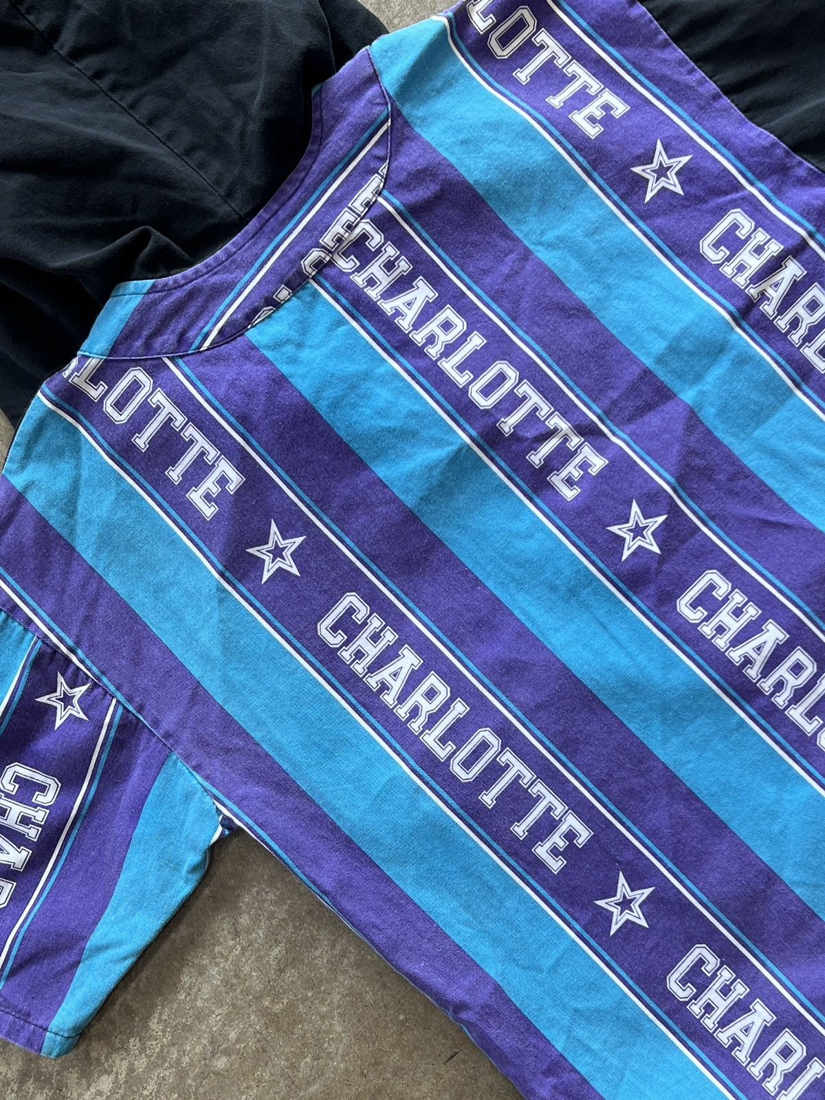 NBA Vintage 90s Charlotte Hornets Hooded Shirt Medium Size US M / EU 48-50 / 2 - 4 Thumbnail