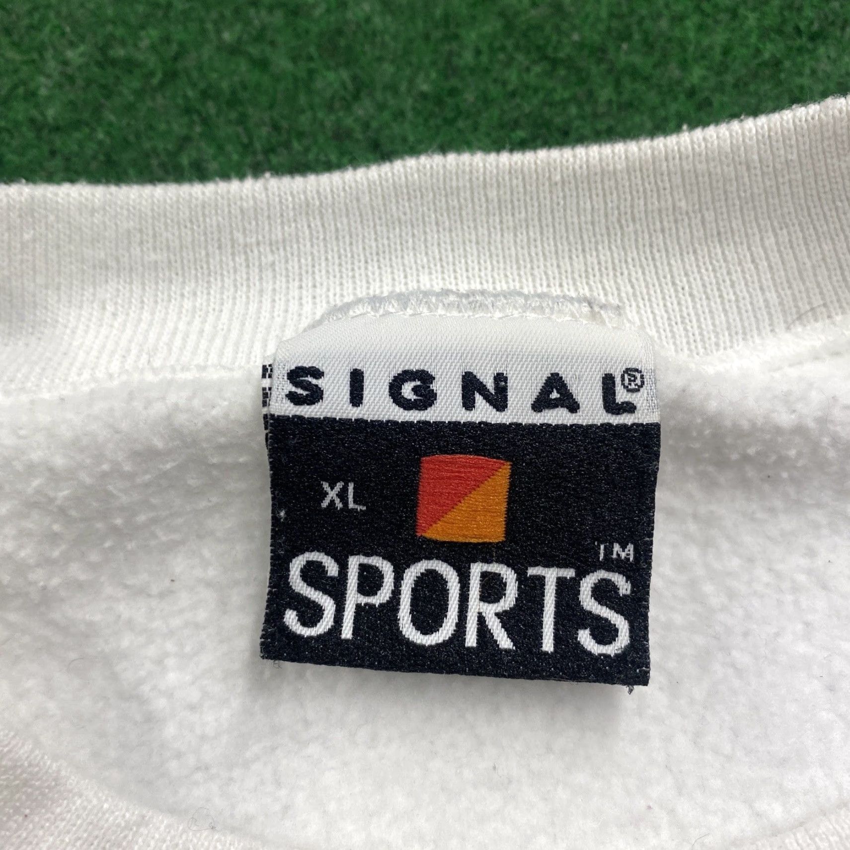 Vintage VINTAGE Unbranded Sweatshirt Mens XL White 90S USA MADE 1993 Big Johnson Logo Graphic Print Pullover Crew Neck Long Sleeve Cotton Microfiber Size US XL / EU 56 / 4 - 5 Thumbnail