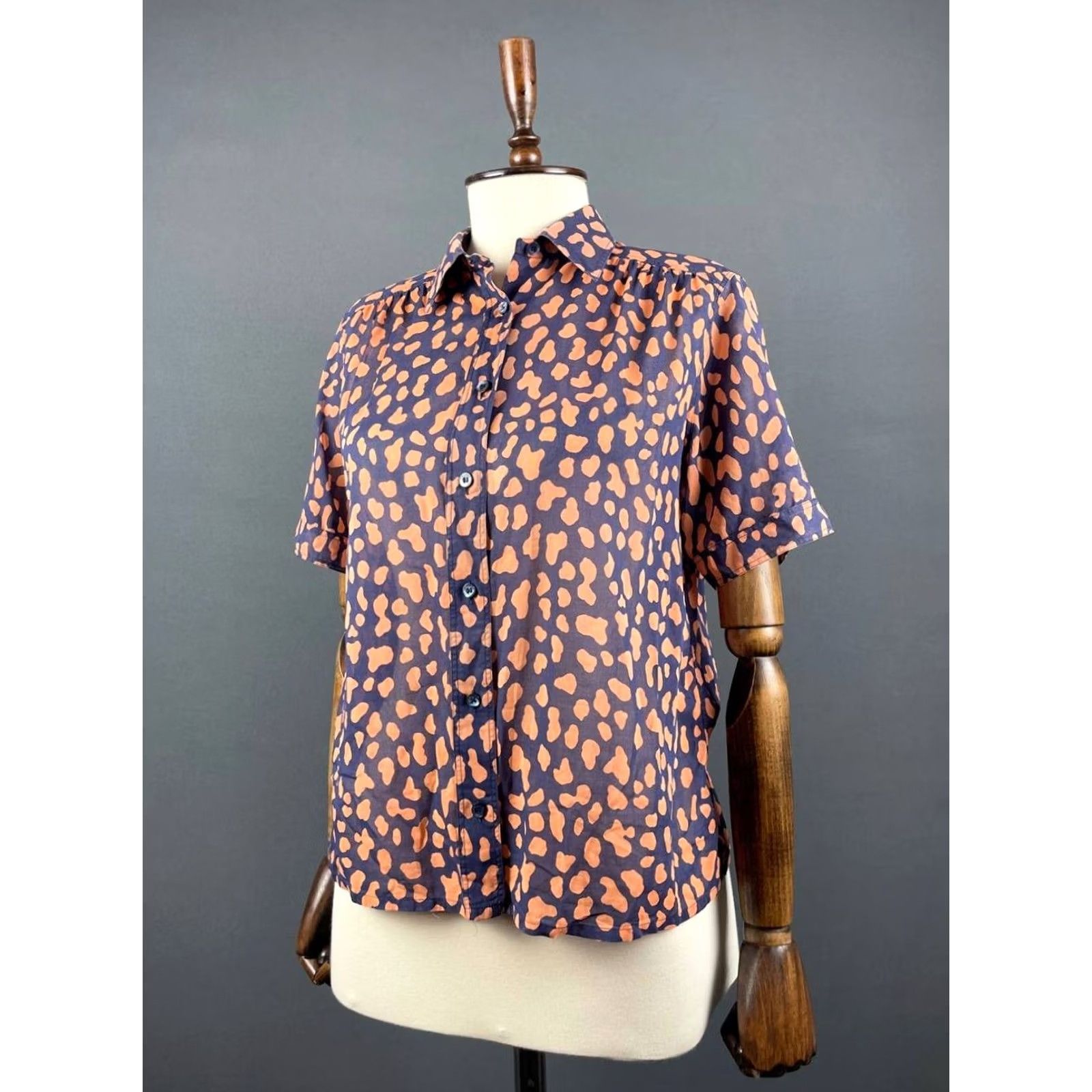 Celine Celine Paris Shirt Mens 44 Black &Orange Short Sleeve Button-Down Collared Animal Print Casual Shirt Size US XXL / EU 58 / 5 - 2 Thumbnail